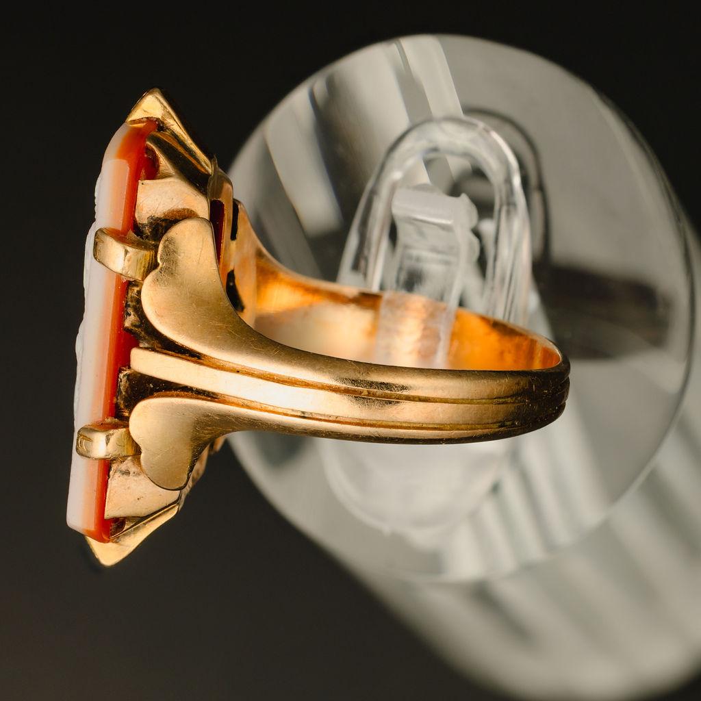 Bague ancienne en or jaune 14k avec camée en forme de coquillage/déesse grecque Unisexe en vente