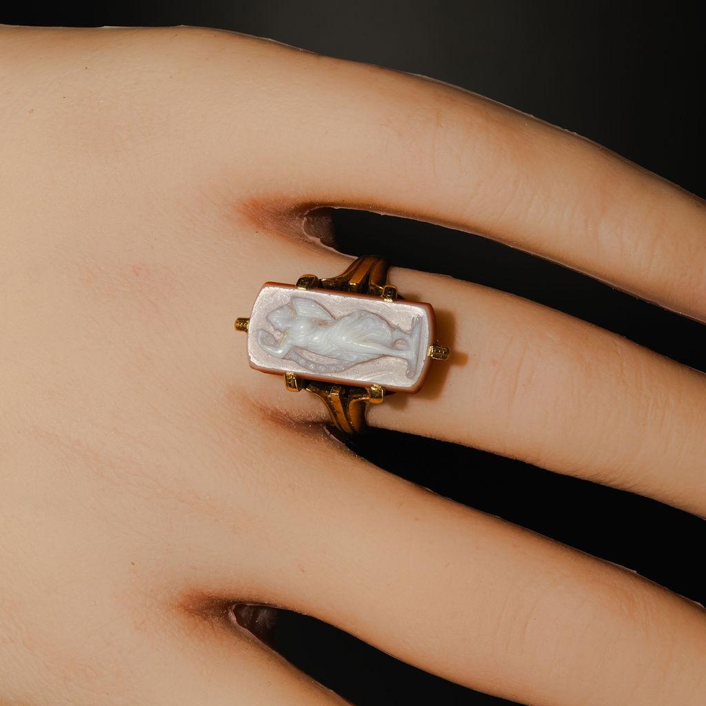 Bague ancienne en or jaune 14k avec camée en forme de coquillage/déesse grecque en vente 4