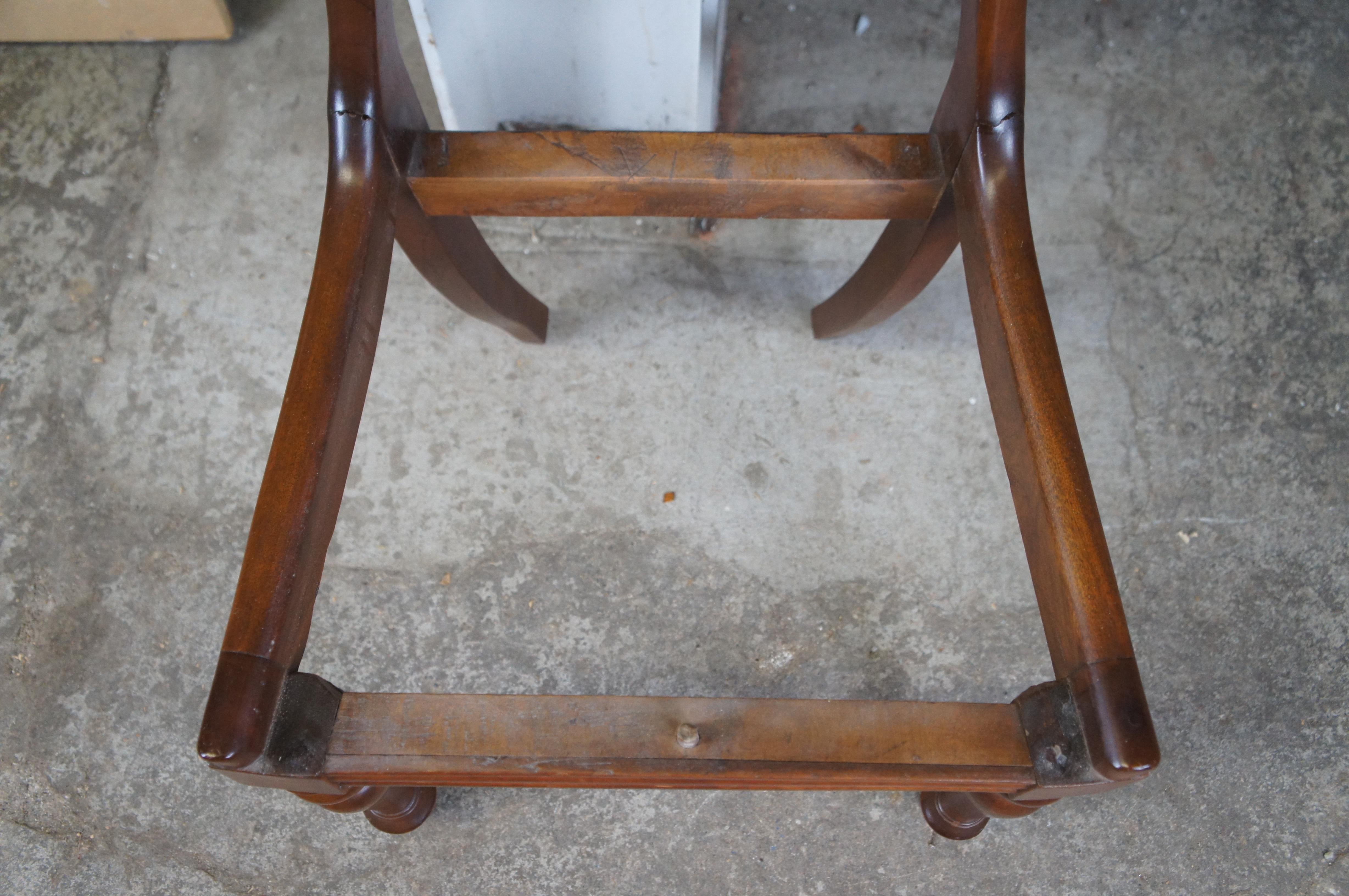Antigua Silla Lateral Victoriana de Caoba con Respaldo Globo Asiento Rosa de Punto de Aguja en Bueno estado para la venta en Dayton, OH