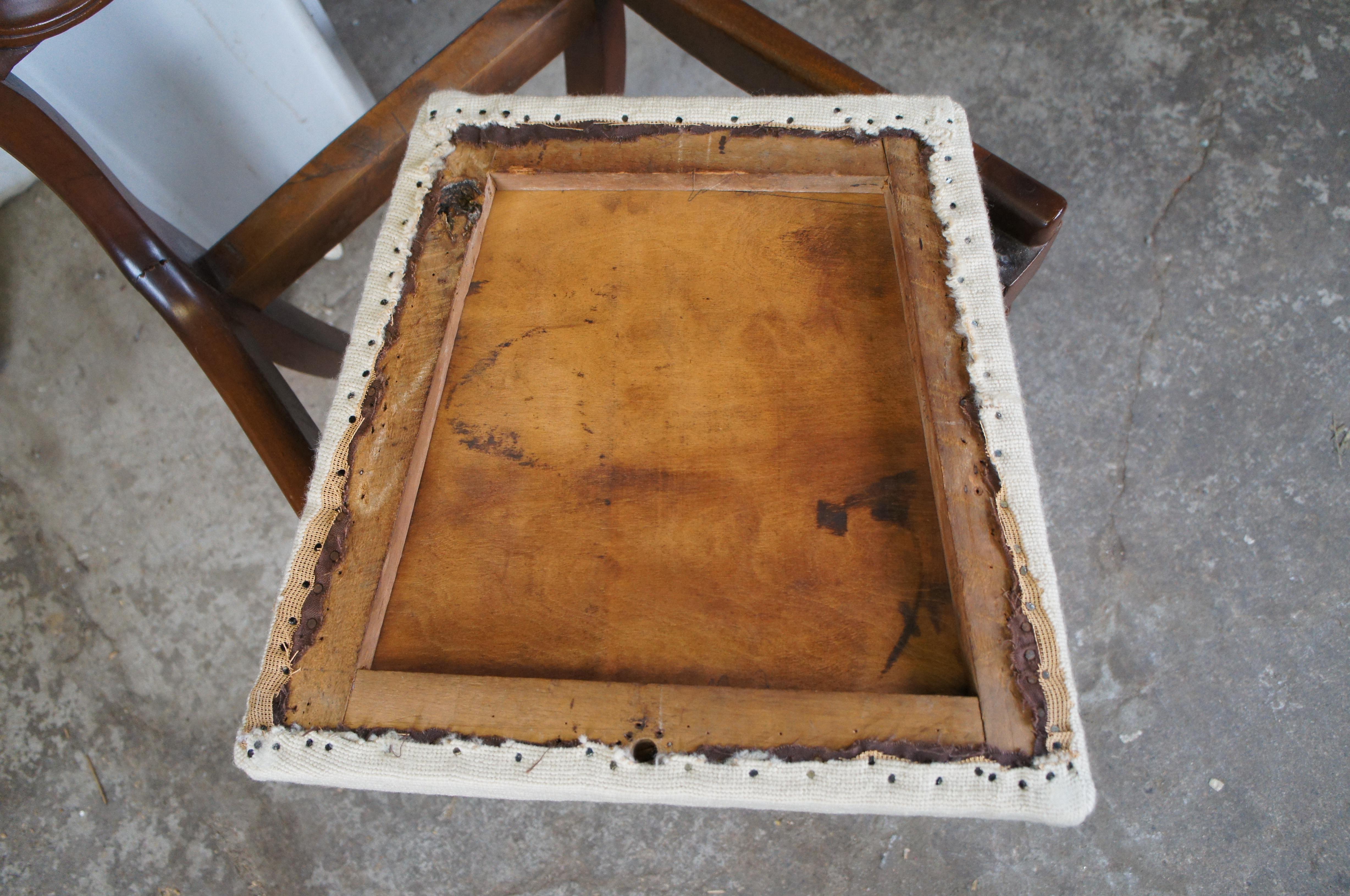 Antigua Silla Lateral Victoriana de Caoba con Respaldo Globo Asiento Rosa de Punto de Aguja siglo XIX en venta