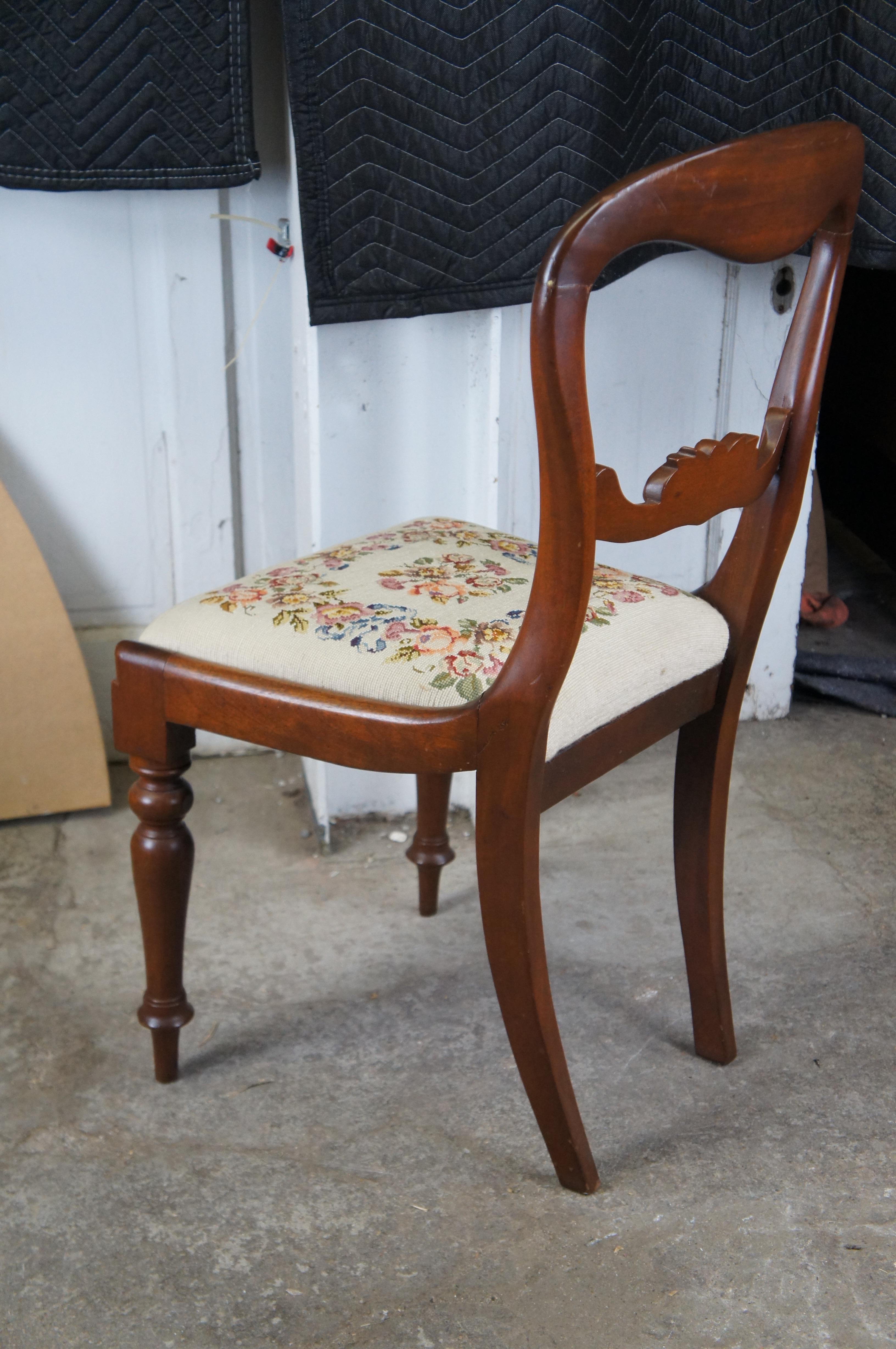 Antigua Silla Lateral Victoriana de Caoba con Respaldo Globo Asiento Rosa de Punto de Aguja en venta 2