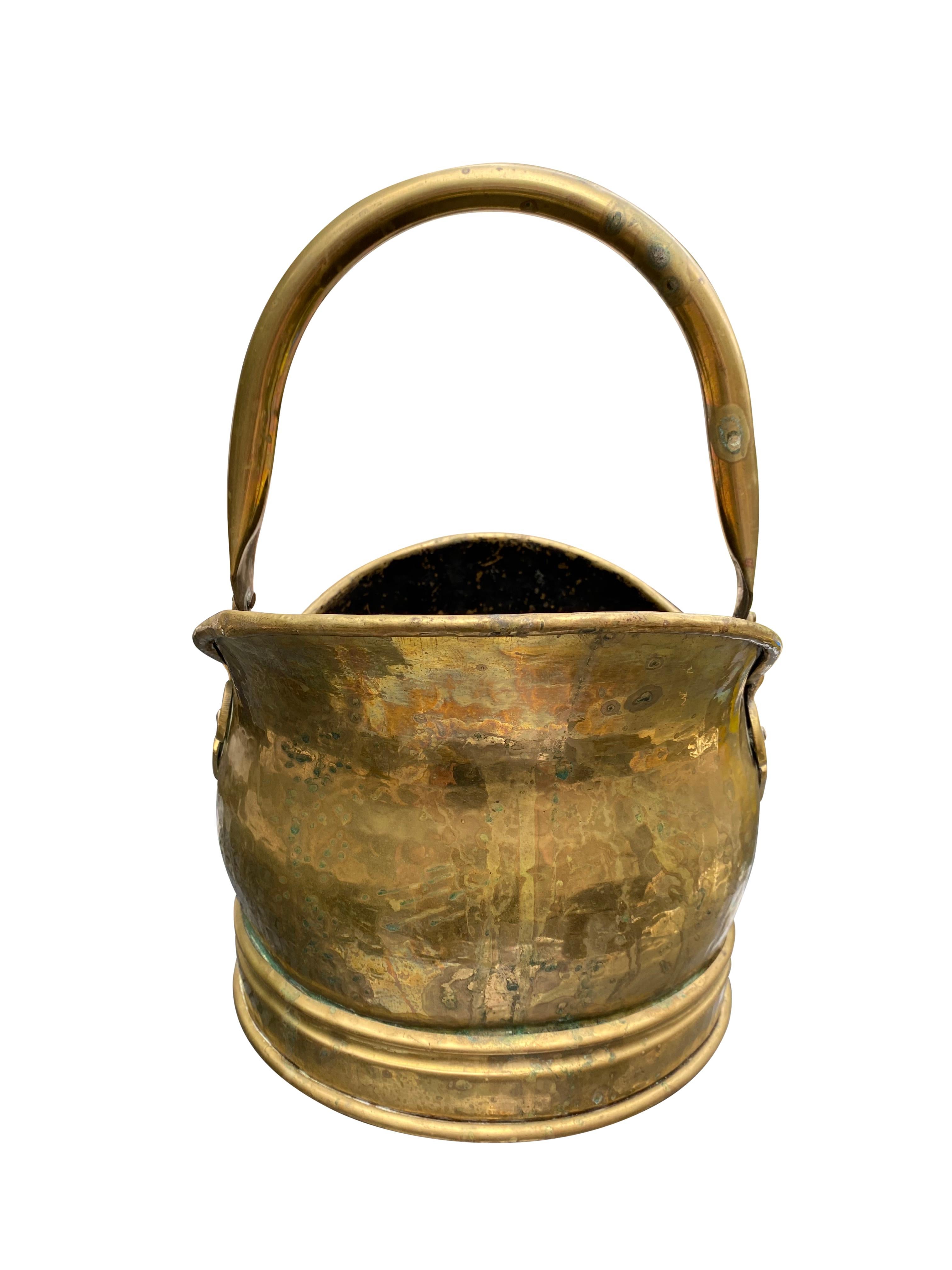 19th Century Antique Late Victorian Brass Coal Bucket with Fleur-de-Lis Fittings, circa 1900 For Sale