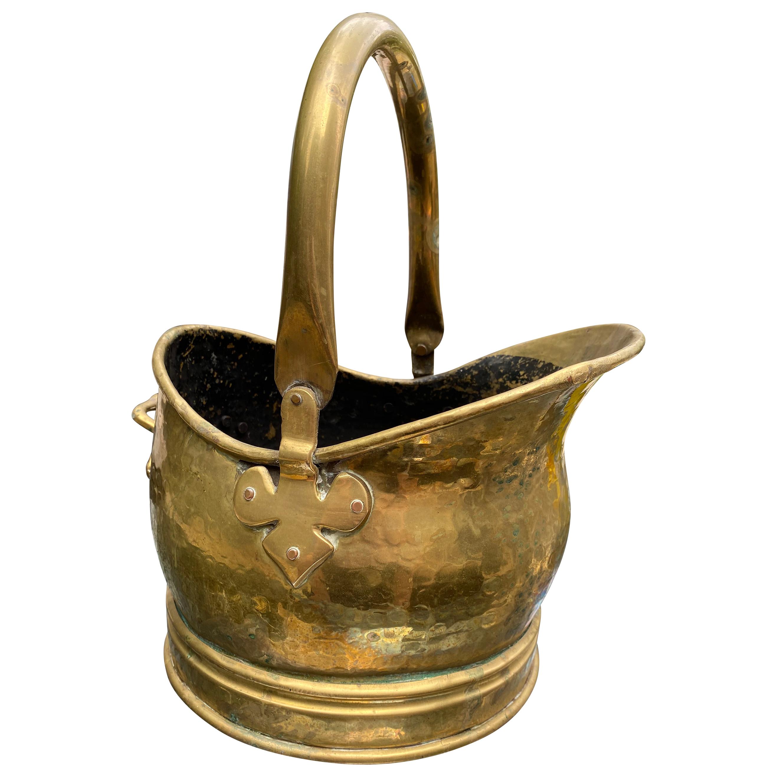 Antique Late Victorian Brass Coal Bucket with Fleur-de-Lis Fittings, circa 1900 For Sale