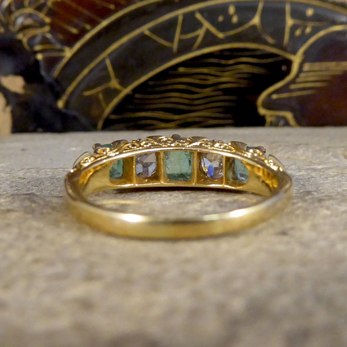 Antique Late Victorian Emerald and Diamond Five Stone Ring Modelled in 18ct Gold In Good Condition In Yorkshire, West Yorkshire