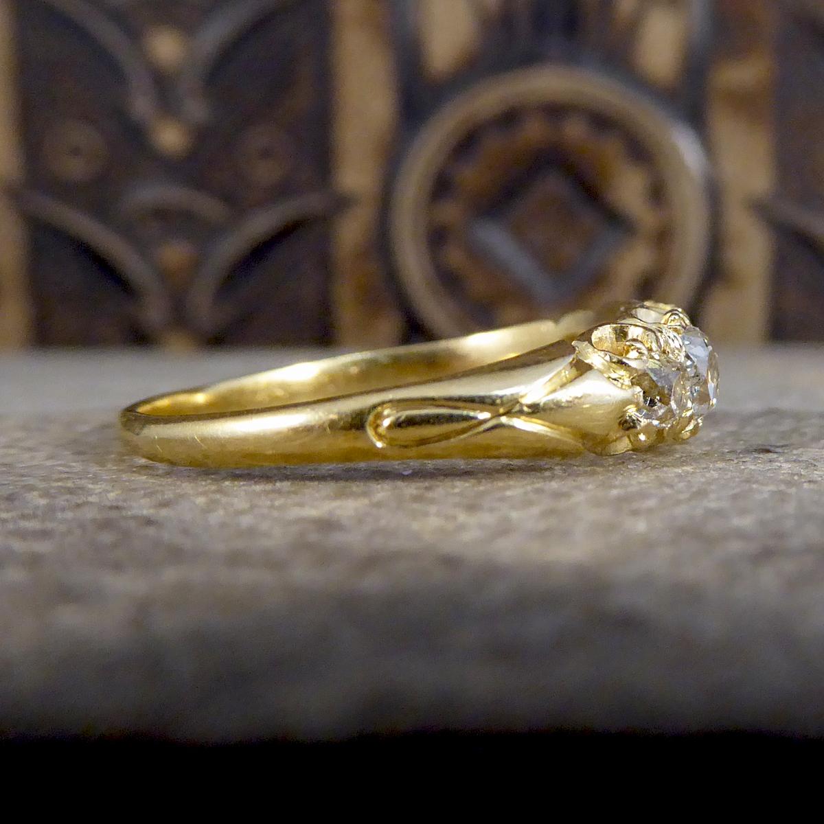 Antique Late Victorian Five Stone Diamond Cushion Cut Ring in 18ct Yellow Gold In Good Condition In Yorkshire, West Yorkshire
