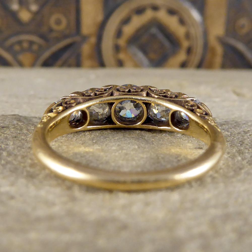 Antique Late Victorian Five-Stone Diamond Ring in 18 Carat Yellow Gold In Good Condition In Yorkshire, West Yorkshire