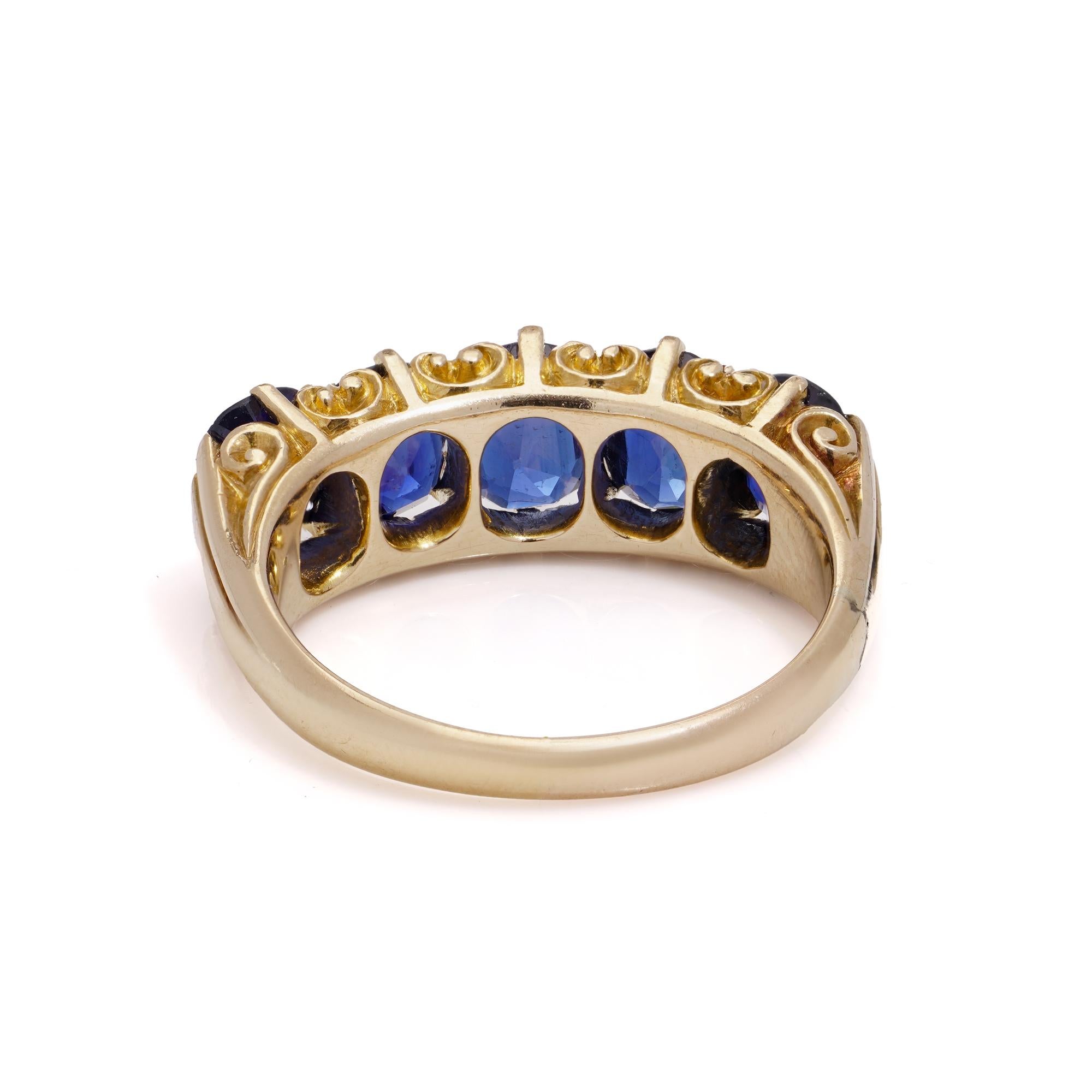 Antique late Victorian five - stone Sapphire ring In Good Condition For Sale In Braintree, GB