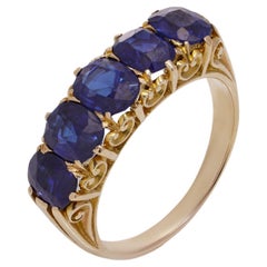 Anello antico tardo vittoriano a cinque pietre con zaffiro