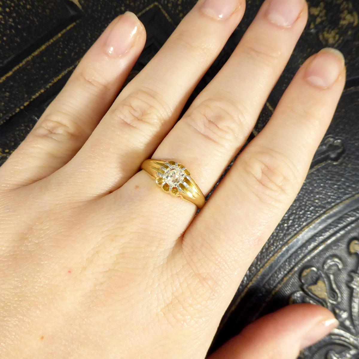 Antique Late Victorian Old Cushion Cut Diamond Ring in 18ct Gold &Plat For Sale 2