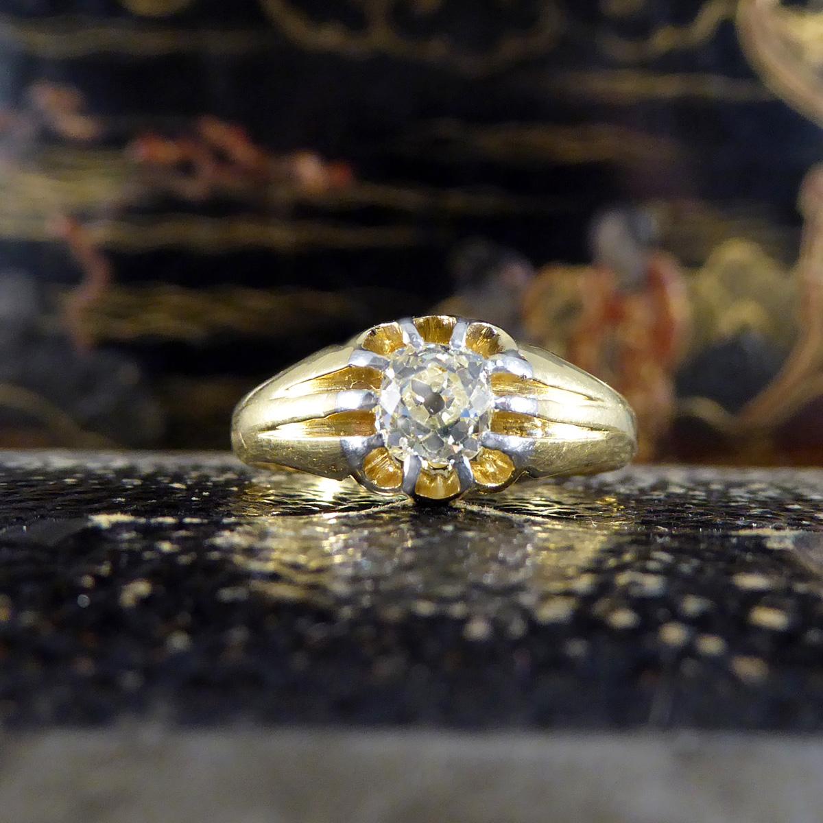 Antique Late Victorian Old Cushion Cut Diamond Ring in 18ct Gold &Plat For Sale 3
