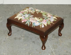 ANTIQUE LATE ViCTORIAN HAND EMBROIDERED FLORAL FOOTSTOOL WITH HARDWOOD FRAME