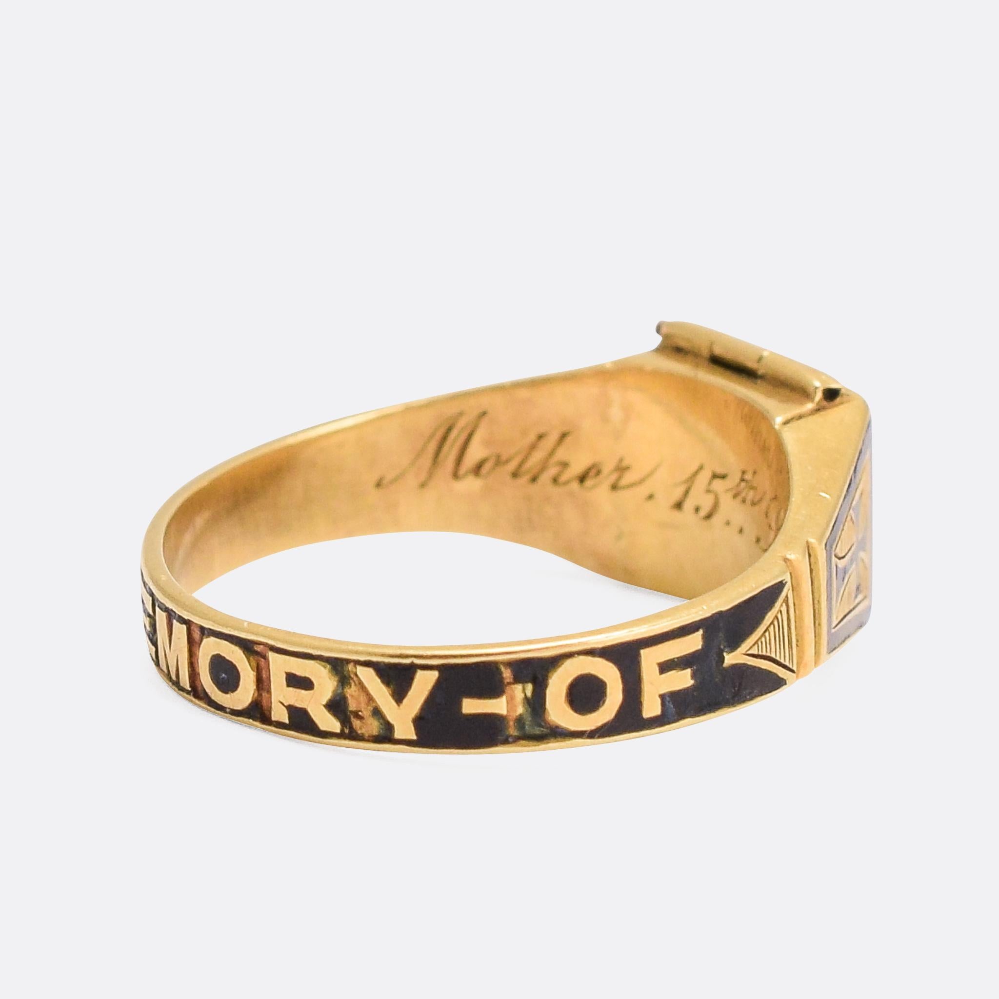 Antique Late Victorian in Memory of Locket Mourning Ring In Fair Condition In Sale, Cheshire