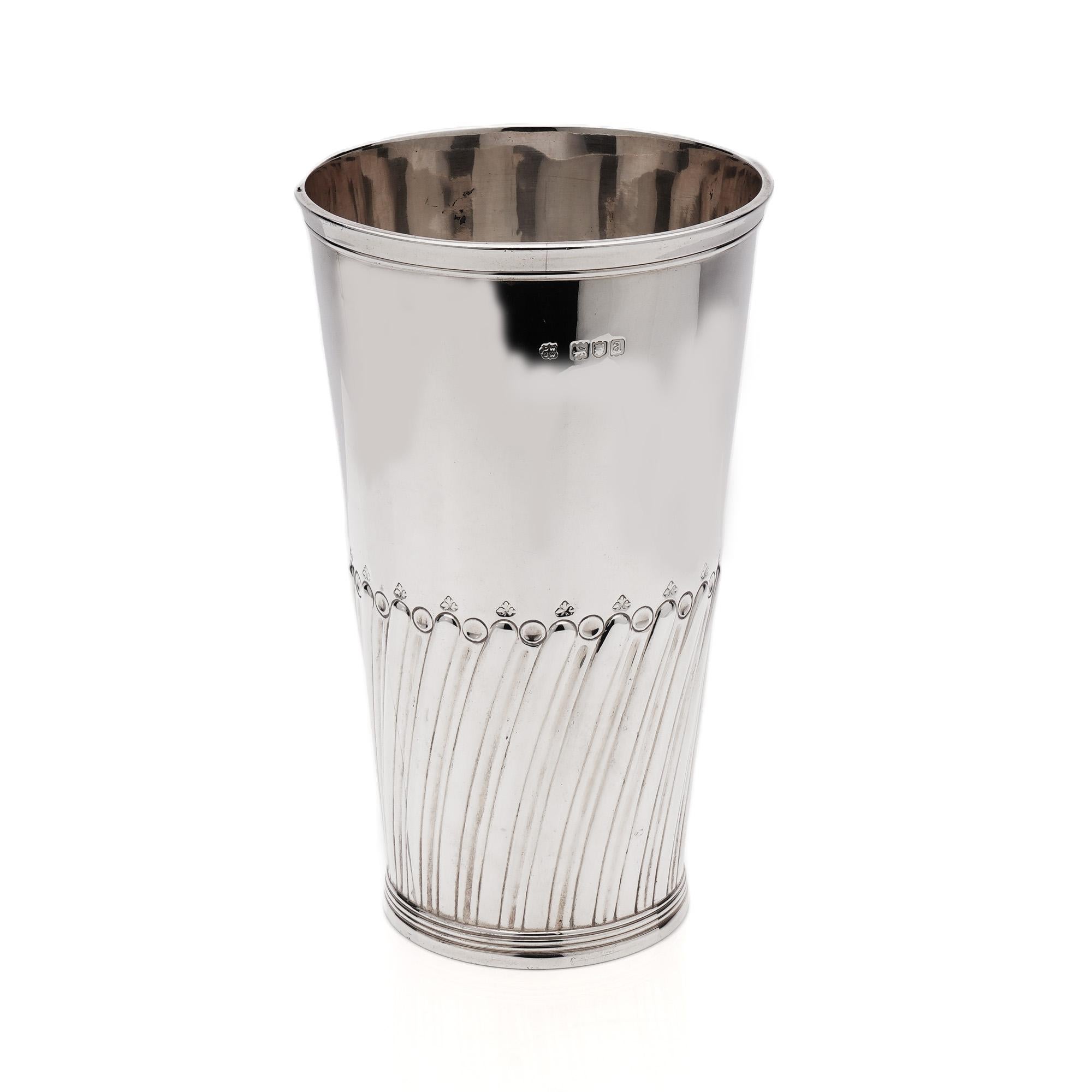 Antique late Victorian large sterling silver beaker. 
Maker: Daniel & John Wellby
Made in England, London, 1896
Fully hallmarked.

Beaker is having a round body with tapering sides, hand-chased work and all sitting on a flat base. 

Approx.
