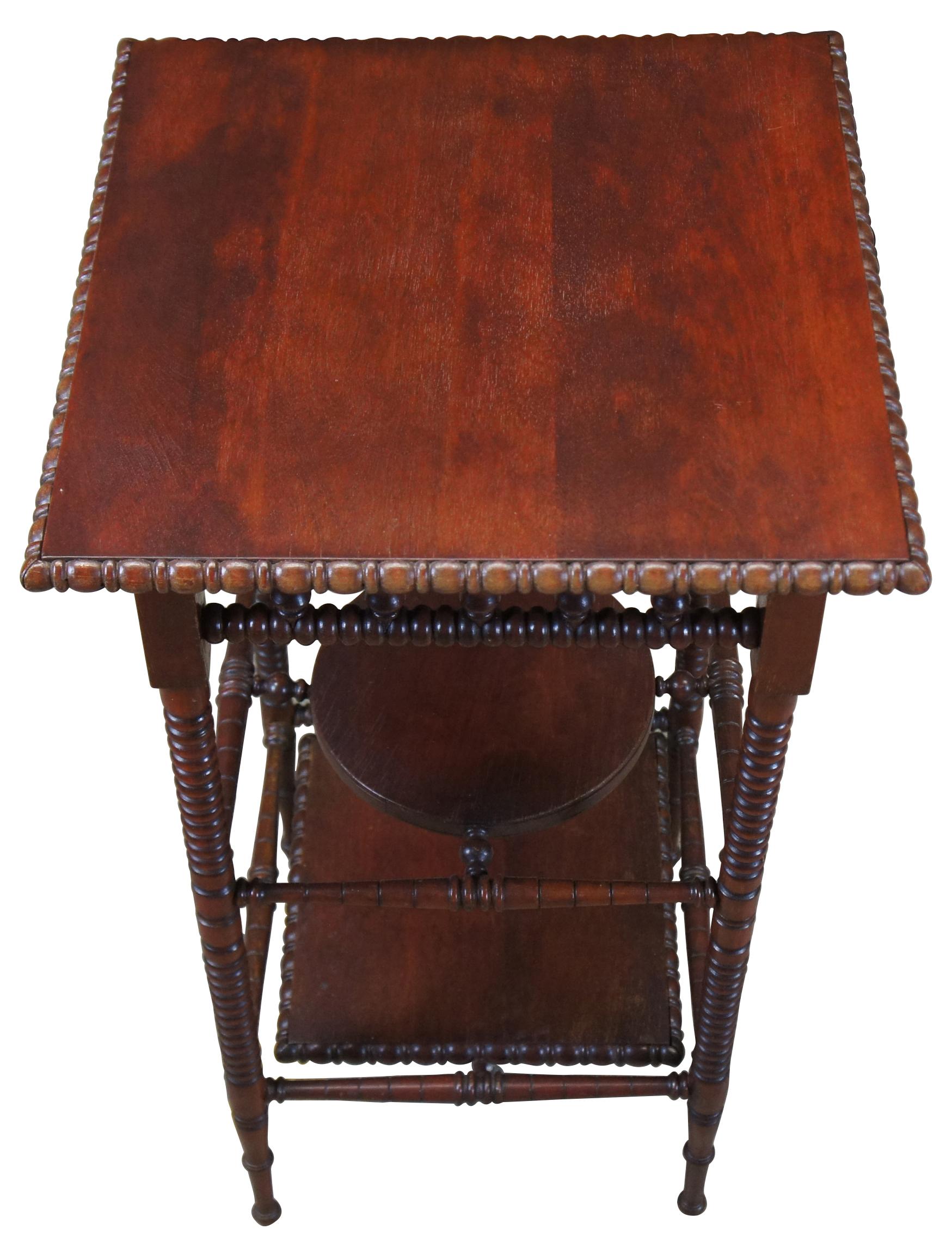 Antique Late Victorian Mahogany Tiered Pedestal Parlor Table Plant Stand In Good Condition In Dayton, OH