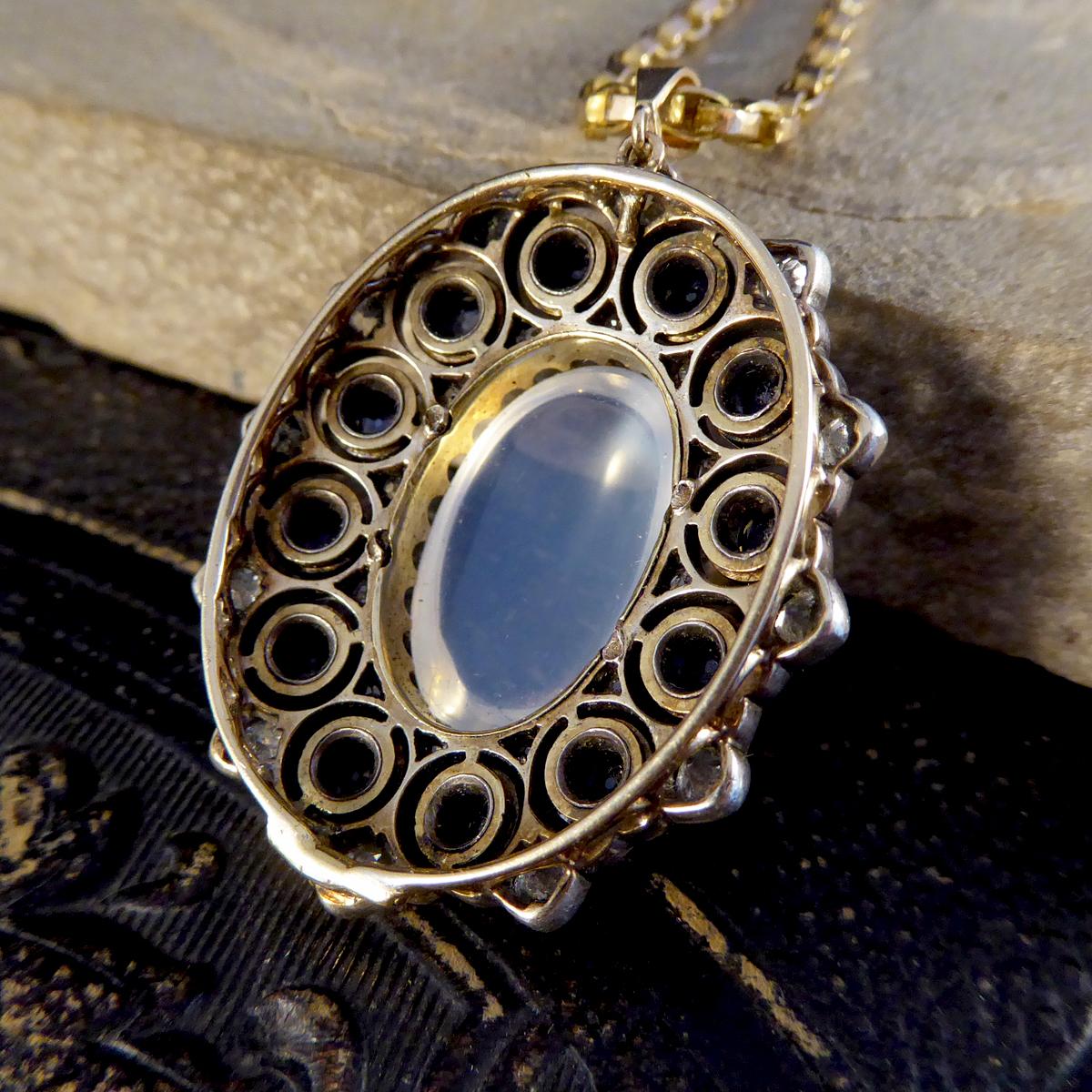 Antique Late Victorian Moonstone Sapphire and Diamond Necklace with Yellow Gold In Good Condition In Yorkshire, West Yorkshire