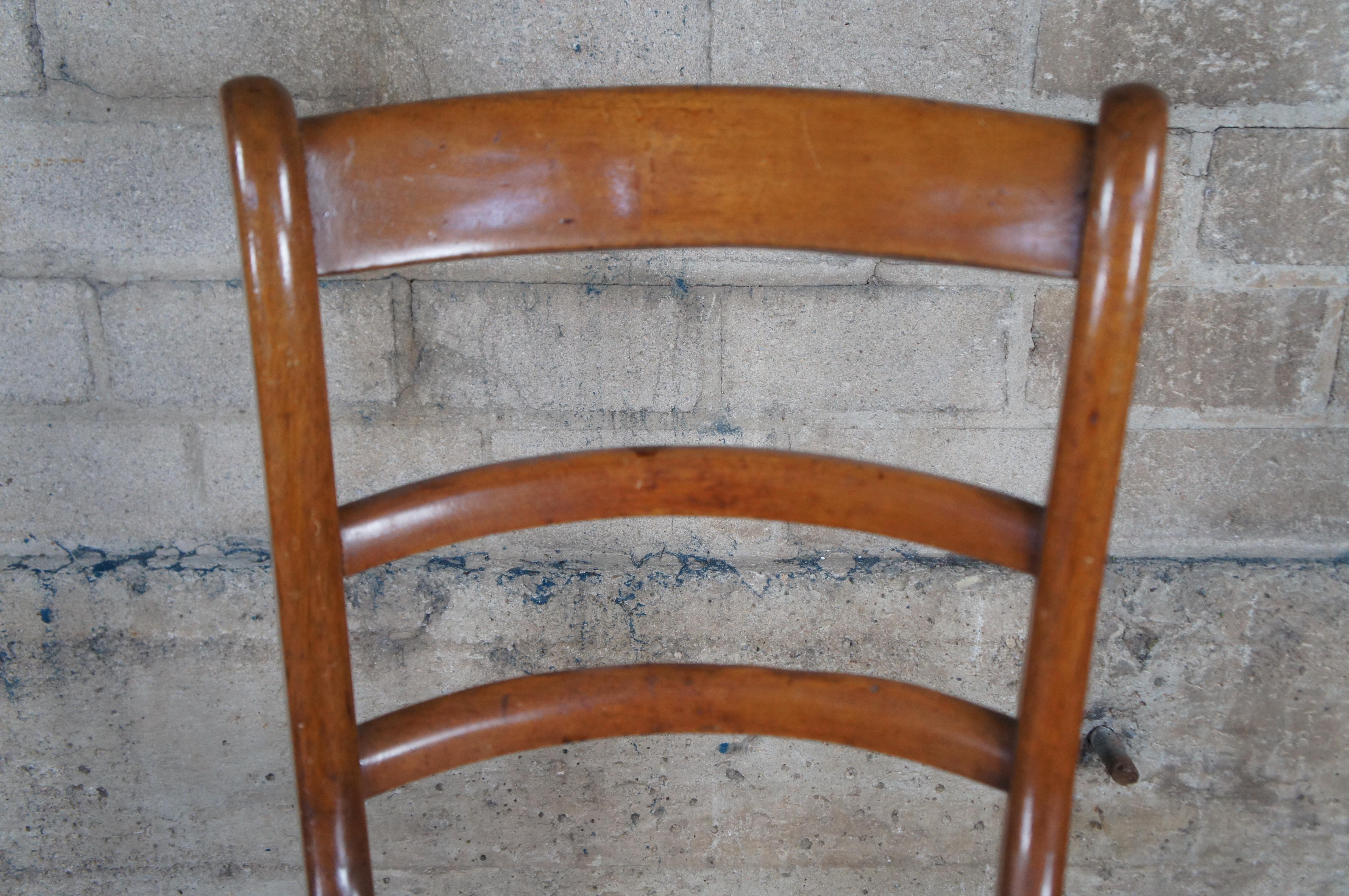 XIX secolo Antica sedia da pranzo tardo-vittoriana in Oak con schienale a scaletta e sedile a canna in vendita