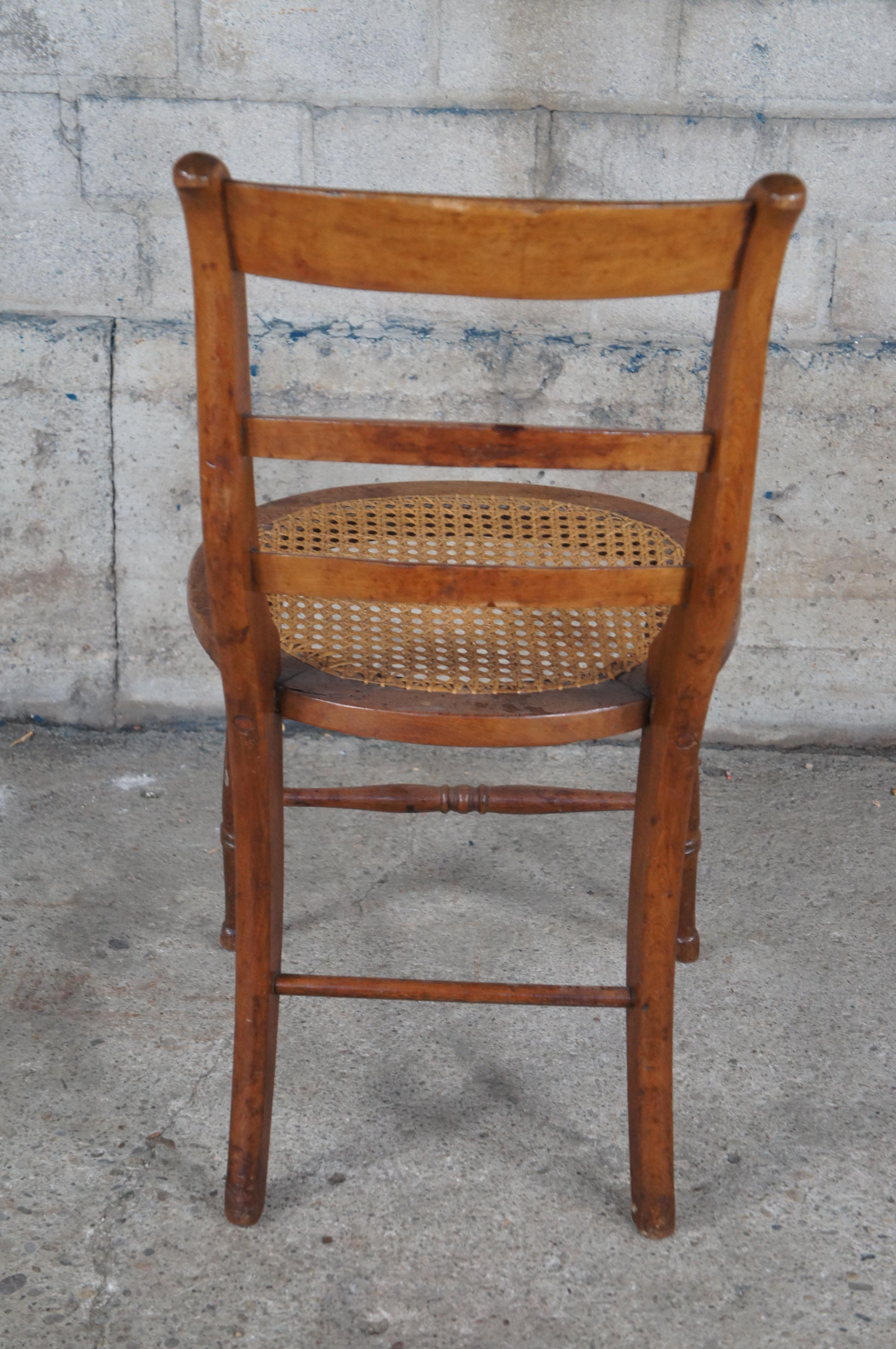 Antica sedia da pranzo tardo-vittoriana in Oak con schienale a scaletta e sedile a canna in vendita 1