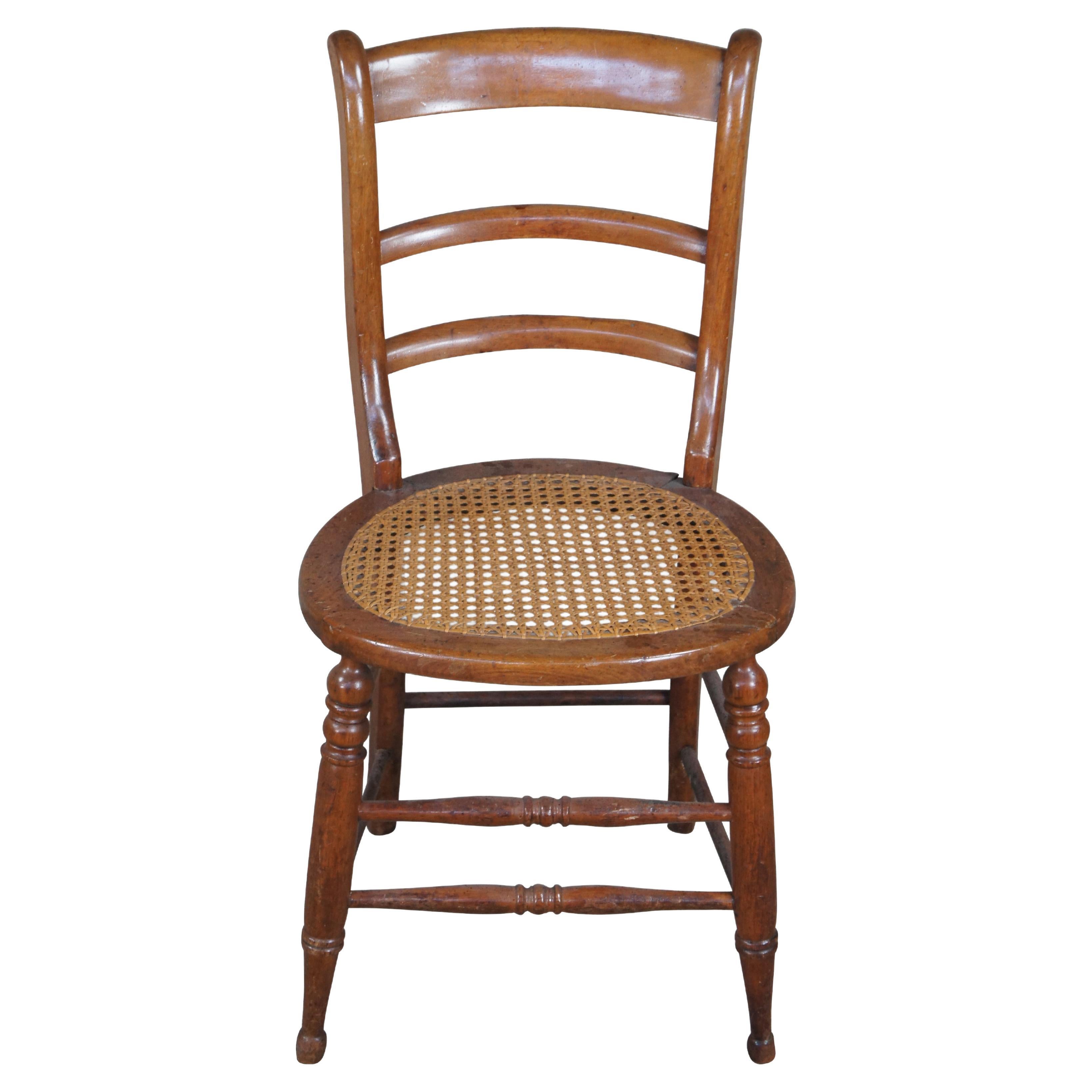 Antike spätviktorianische Eiche Ladderback Dining Side Chair Cane Seat