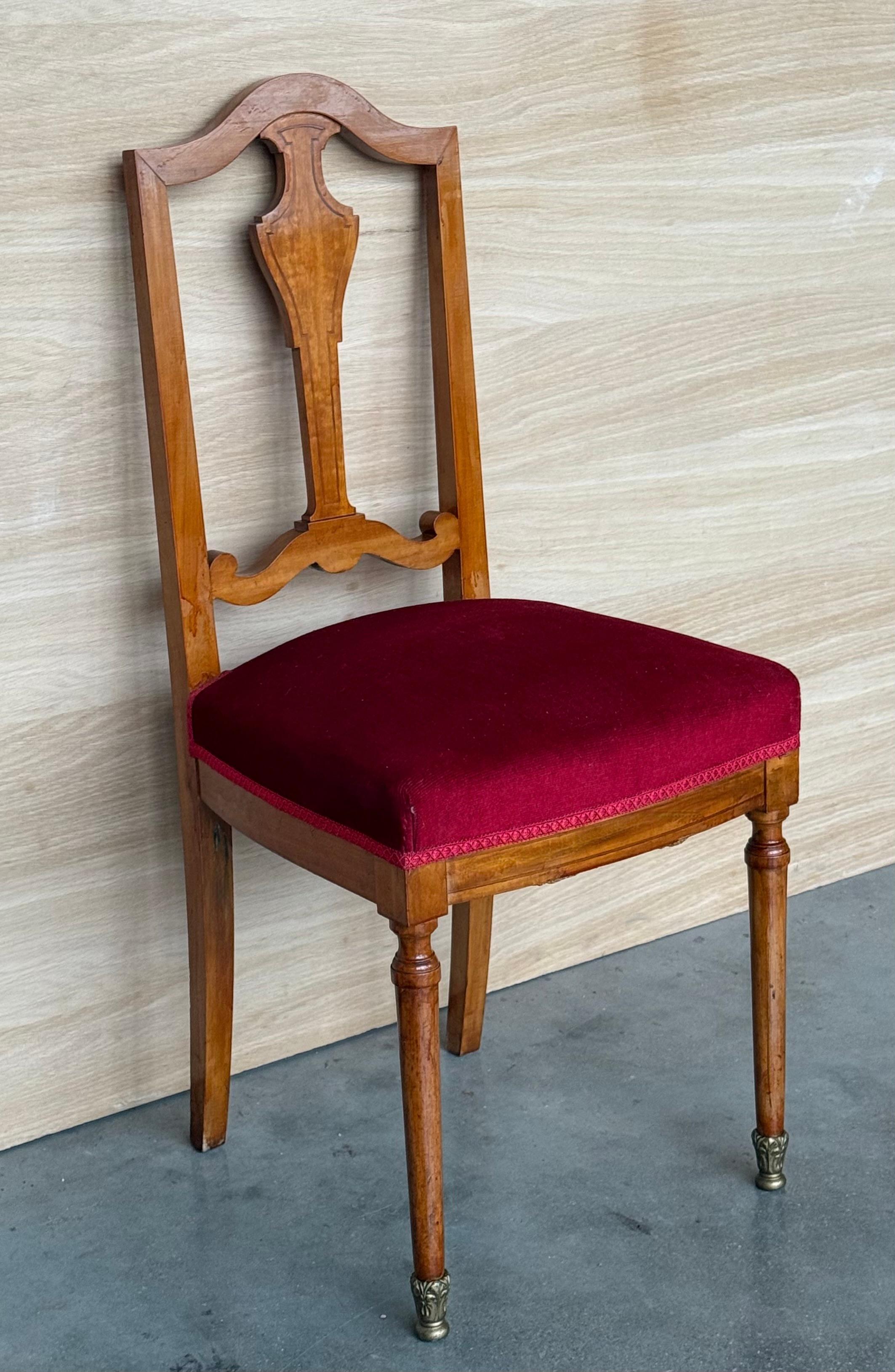 Antica sedia da pranzo tardo-vittoriana in Oak con schienale a scaletta e seduta in velluto rosso In condizioni buone in vendita a Miami, FL