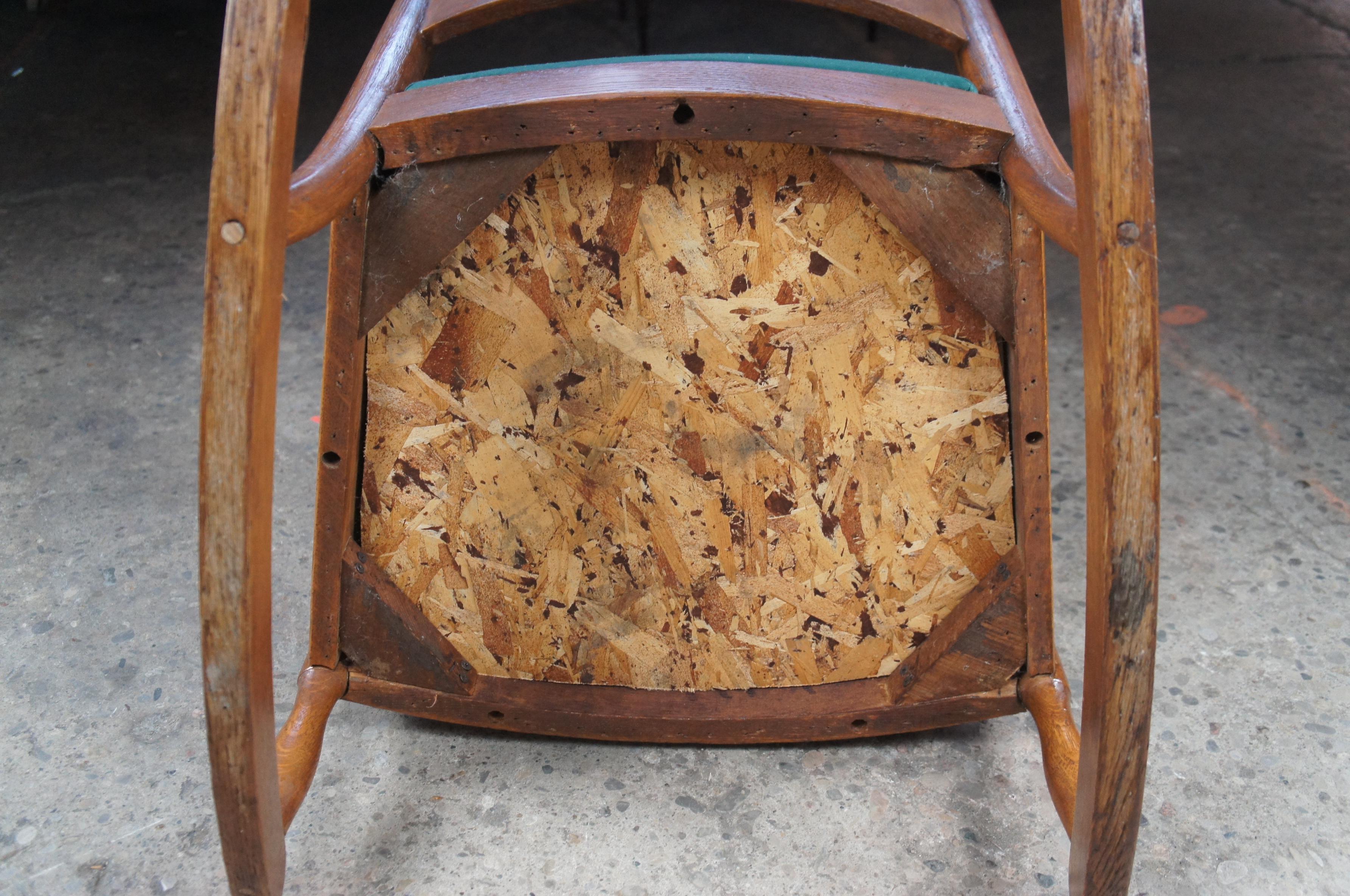 Antiker spätviktorianischer gepolsterter Schaukelstuhl aus Eiche mit Pressback-Polsterung und Schaukelkamee im Angebot 8