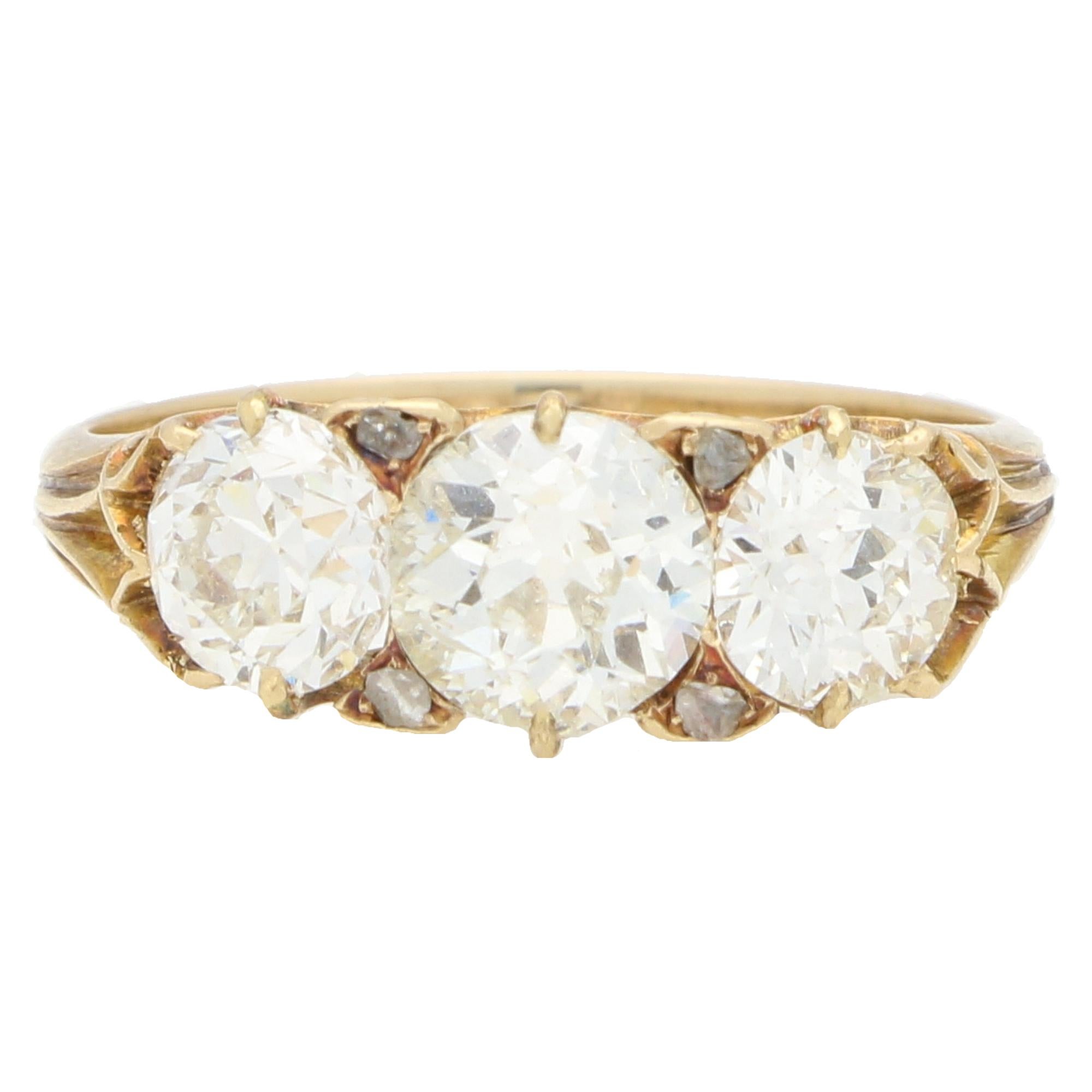 Antique Late Victorian Old Cut Diamond Three Stone Ring in 18k Yellow Gold For Sale 3