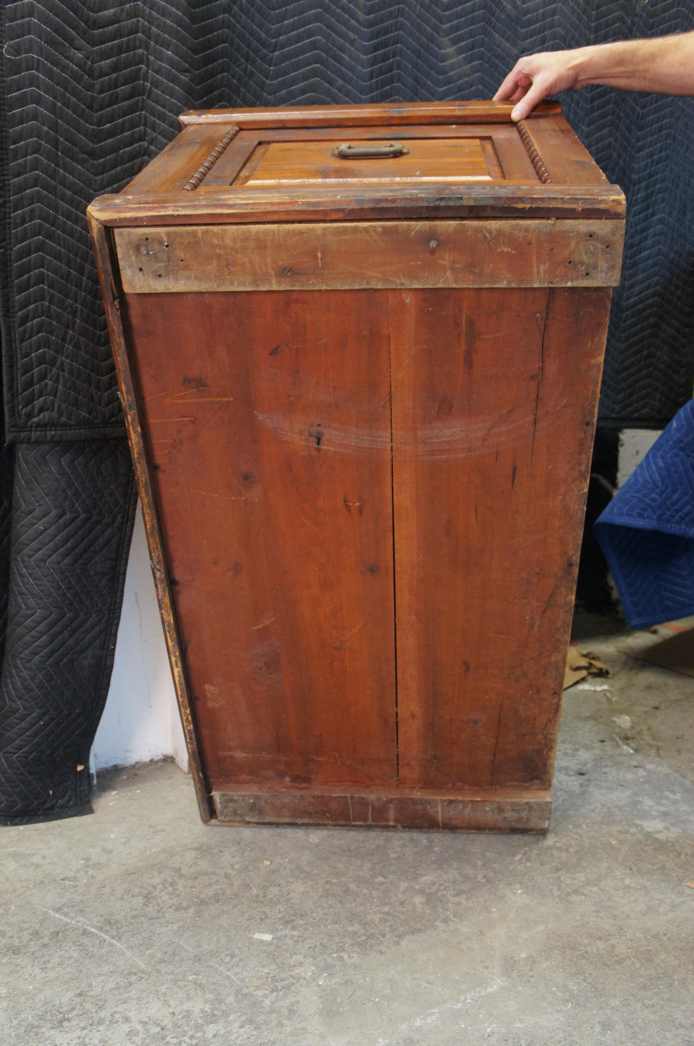 Antique Late Victorian Ornate Cedar Paneled Trunk Blanket Storage Hope Chest 6