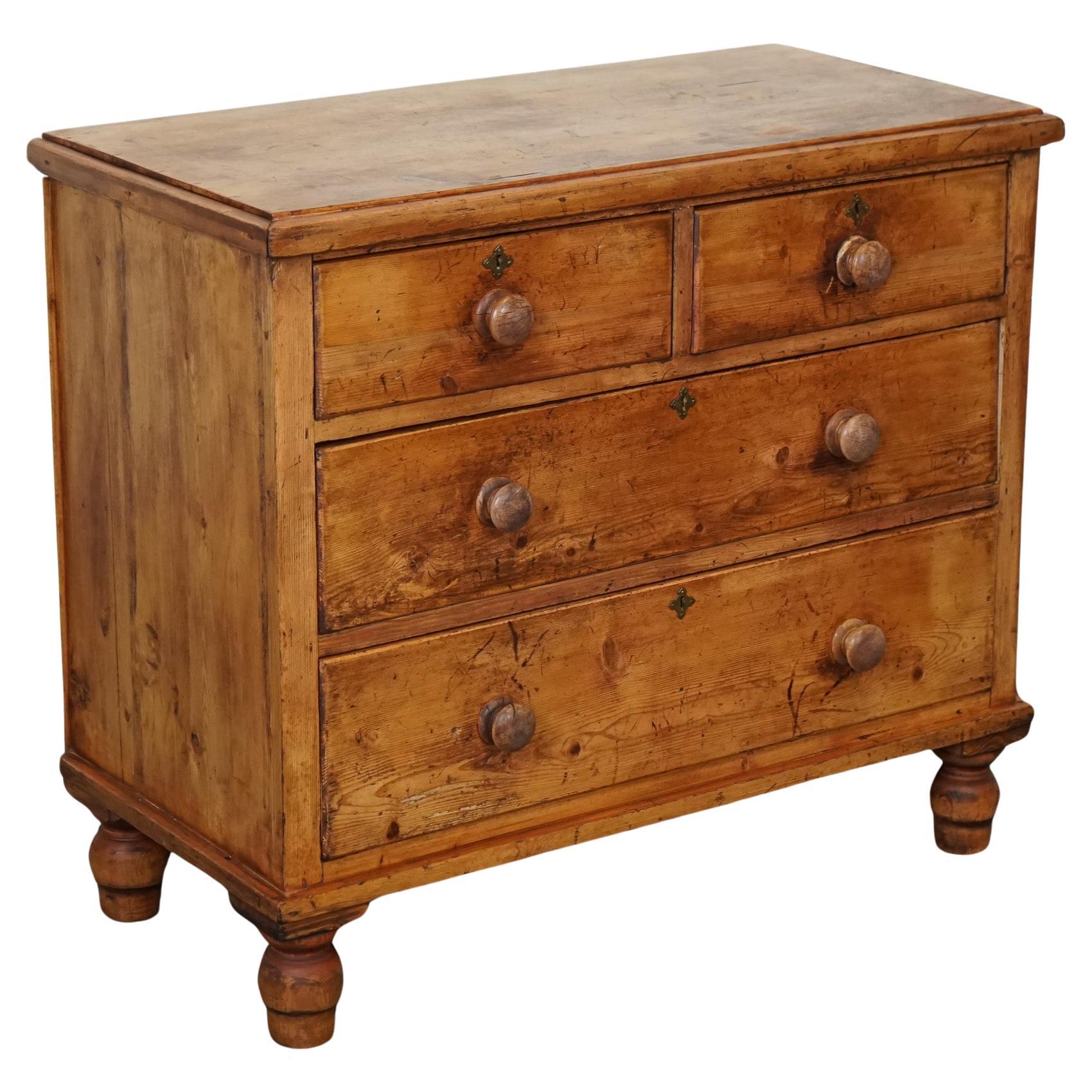 

We are delighted to offer for sale this Antique Late Victorian Pine Chest of Drawers With Original Turned Wooden Handles.

The Antique Late Victorian Pine Chest of Drawers with Original Turned Wooden Handles is a stunning piece that captures the