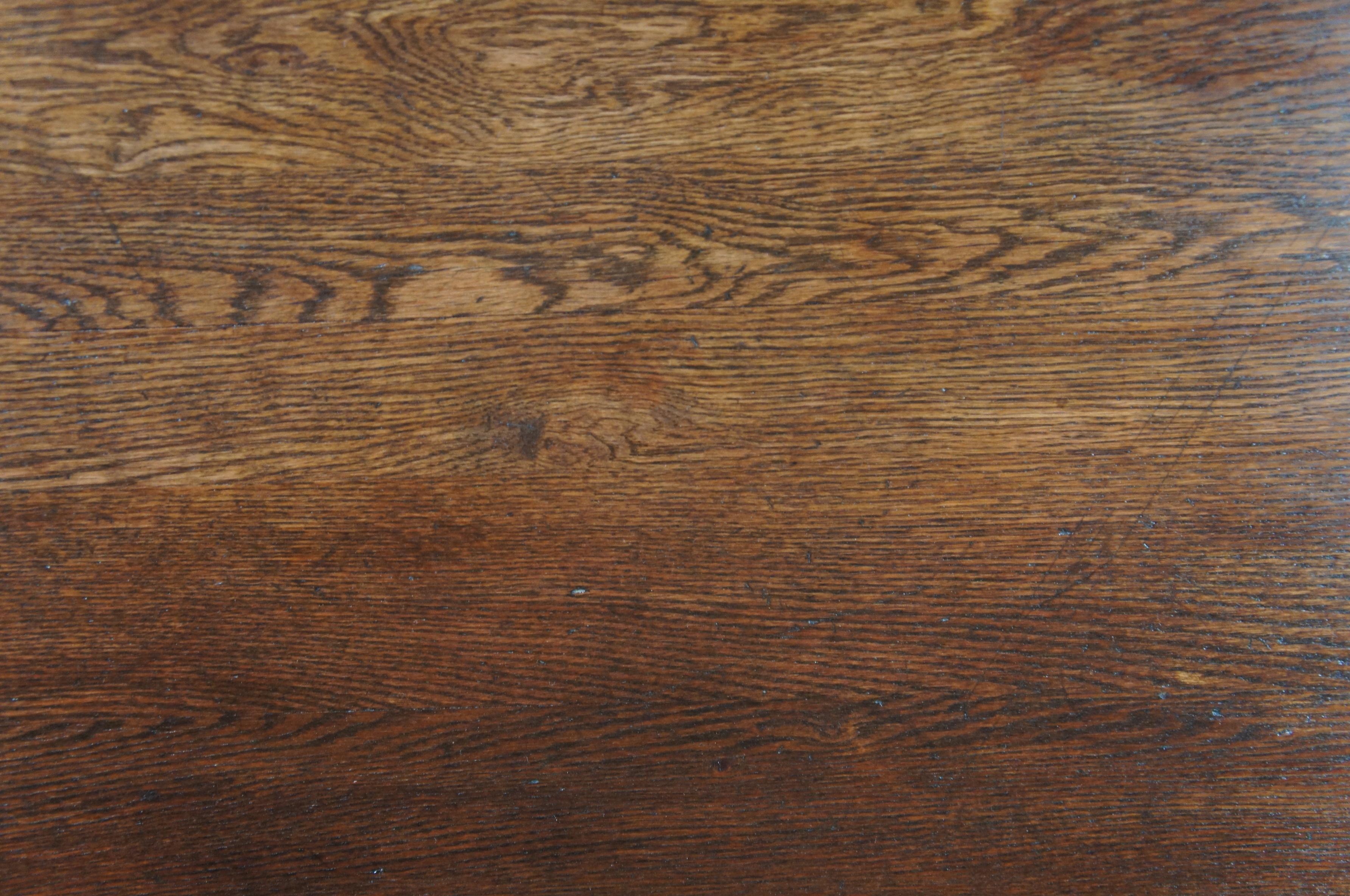 Antique Late Victorian Round Oak Claw Foot Pedestal Dining Table In Good Condition In Dayton, OH