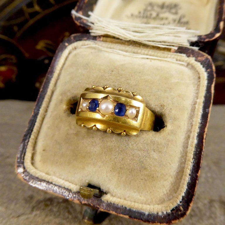 Antique Late Victorian Sapphire and Pearl Five Stone Ring in 15ct Yellow Gold For Sale 2