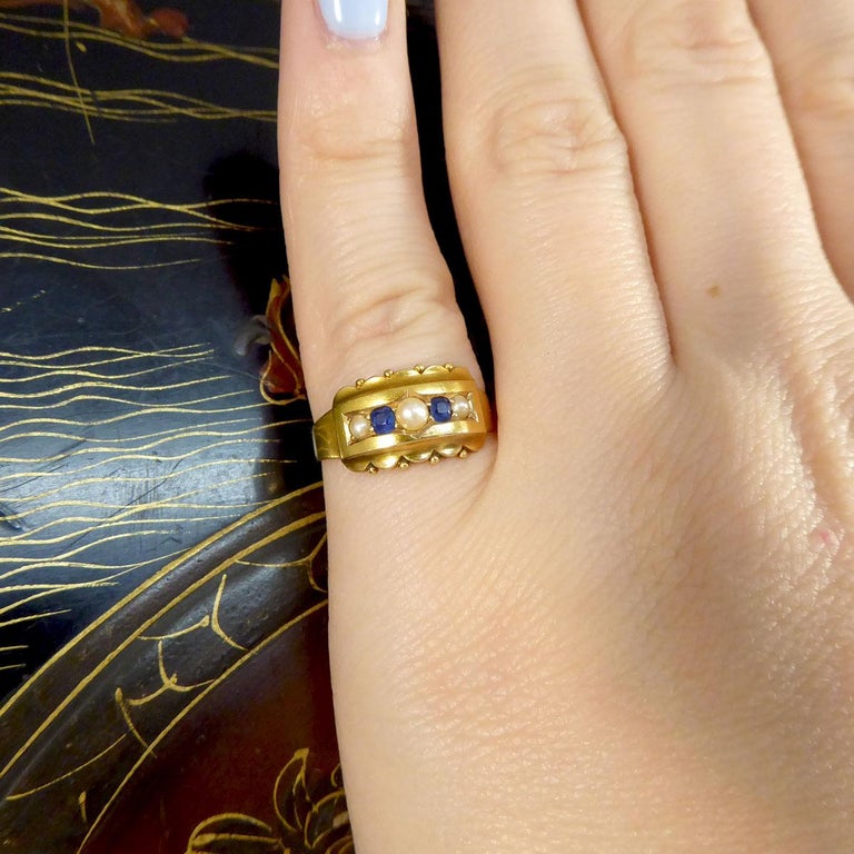 Antique Late Victorian Sapphire and Pearl Five Stone Ring in 15ct Yellow Gold For Sale 3