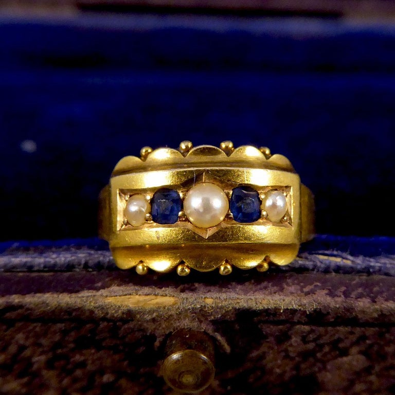 Antique Late Victorian Sapphire and Pearl Five Stone Ring in 15ct Yellow Gold For Sale 4