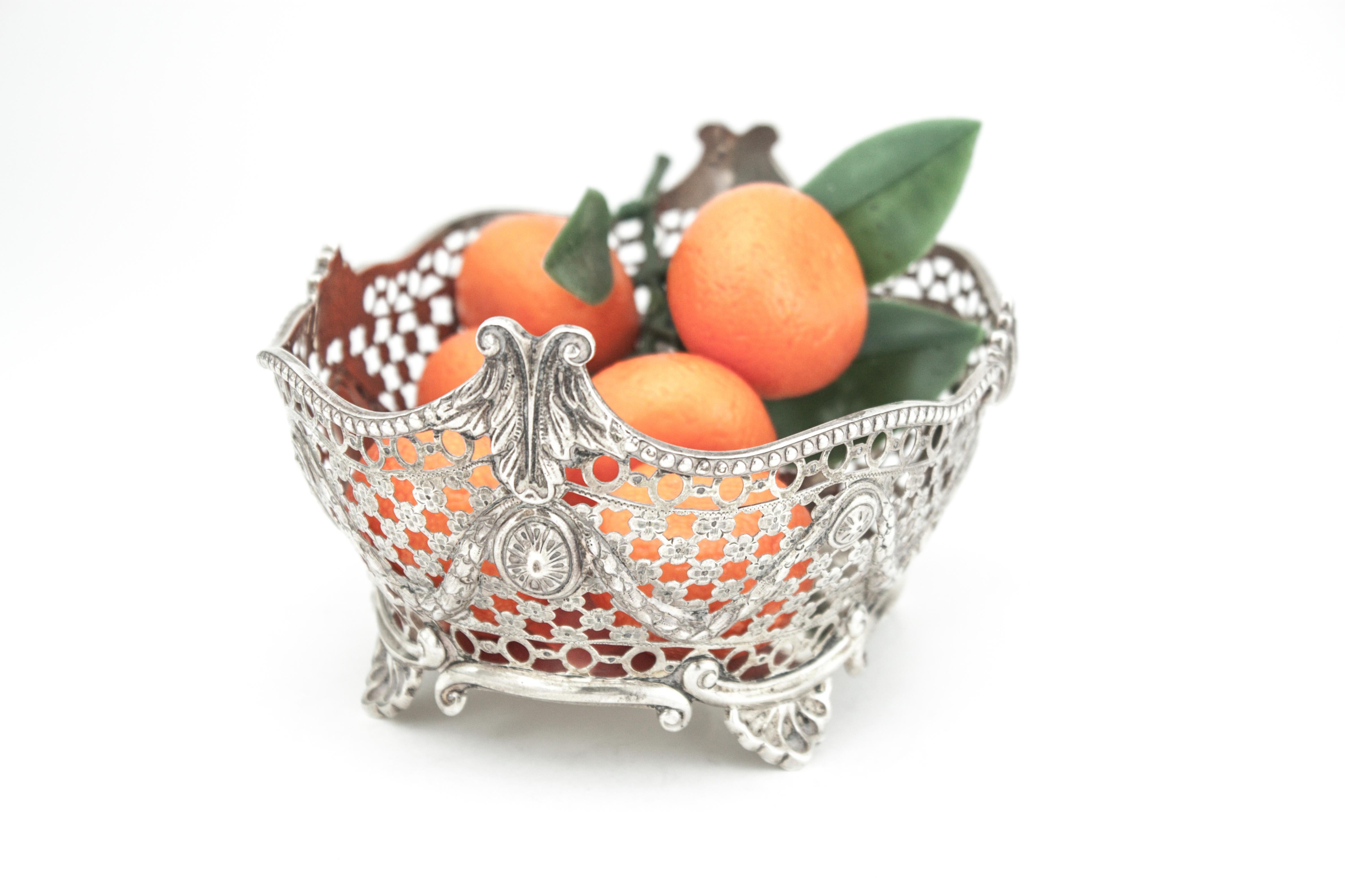 Antique late Victorian sterling silver small dish/basket
Made in London, 1893
Maker: Charles Stuart Harris
Fully hallmarked.

Dimensions:
15.5 x 12 x 7.5 cm
Weight: 176 grams

Charles Stuart Harris, who is listed from 1854 at 29 Kirby