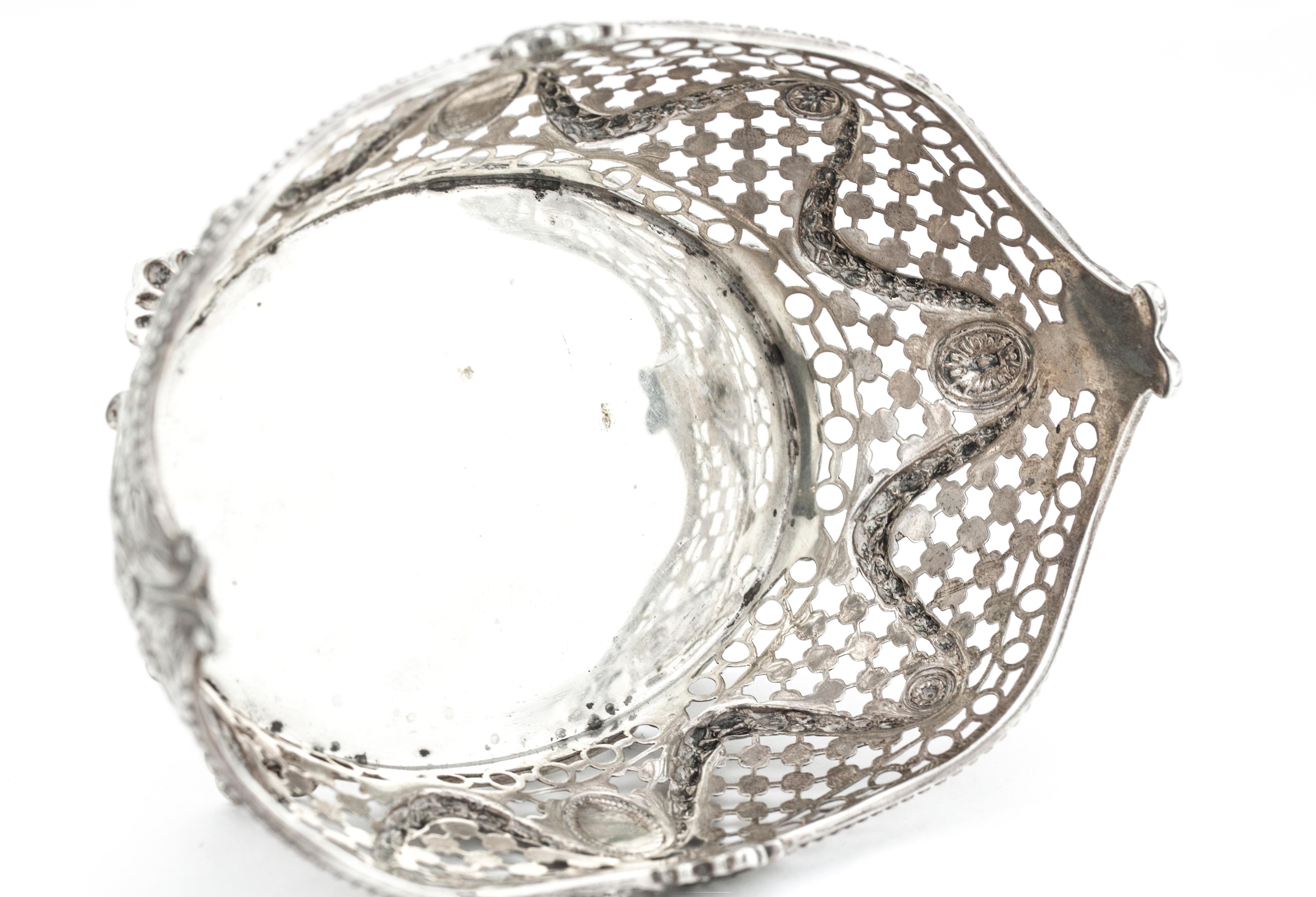 Antique Late Victorian Sterling Silver Small Basket/Dish In Excellent Condition In Braintree, GB