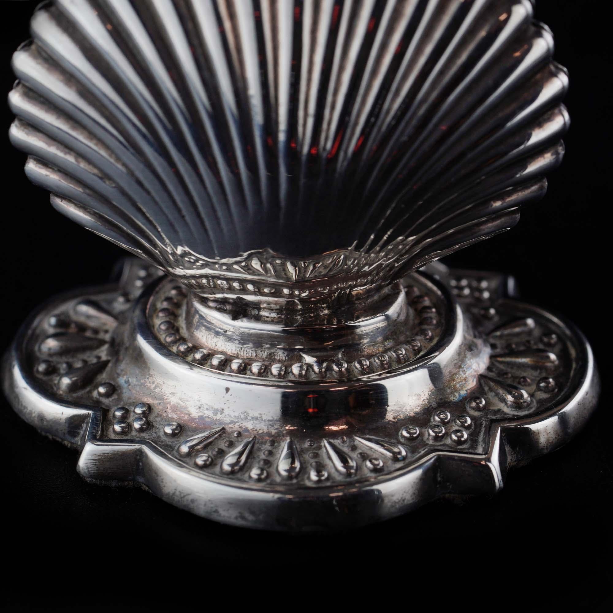 19th Century Antique Late Victorian Sterling Silver Small Oyster Shell Menu Holders For Sale