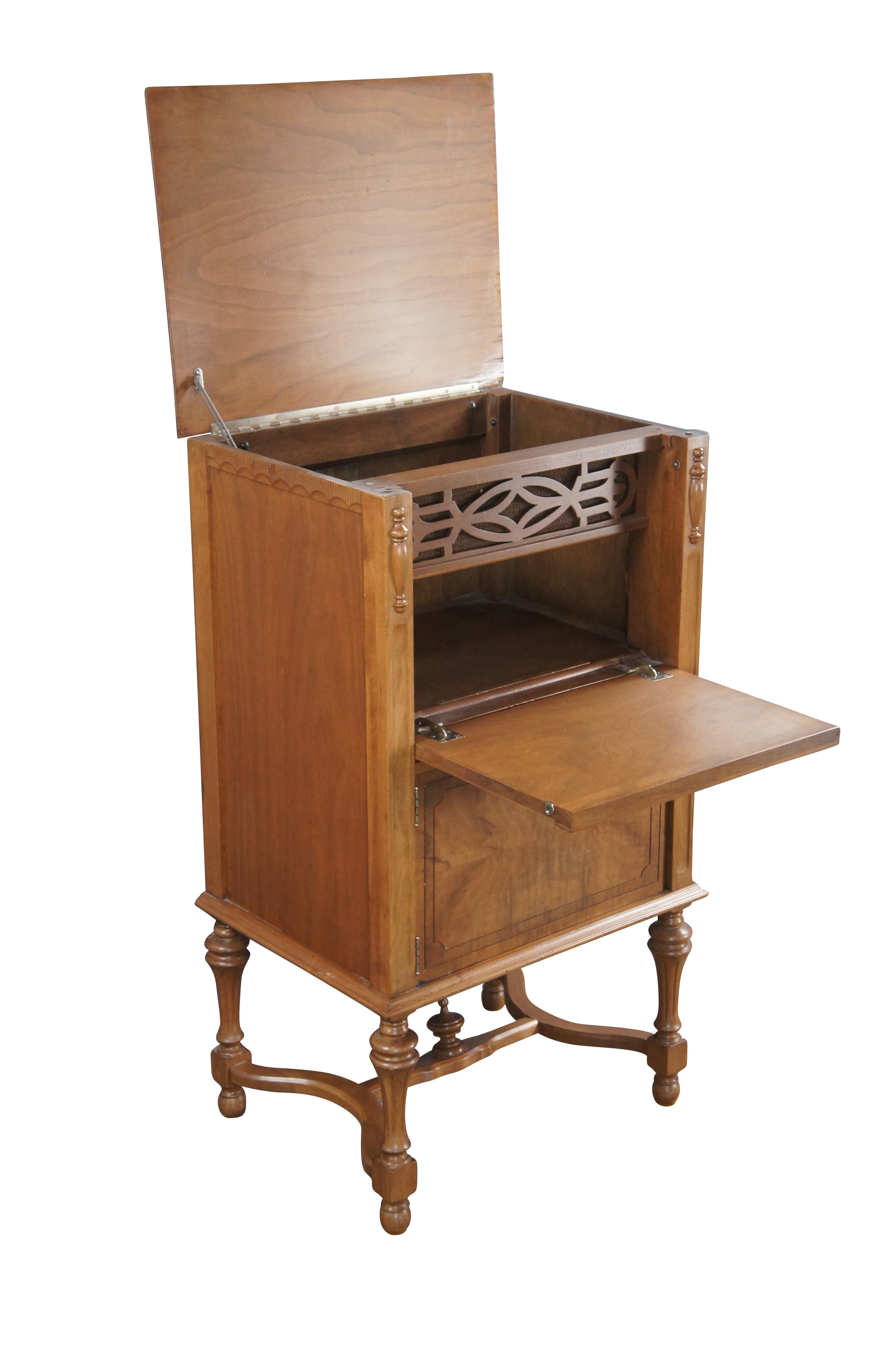 Victorien tardif Ancienne console de musique en ronce de noyer de la fin de l'époque victorienne, meuble pour phonographe, support de disque en vente