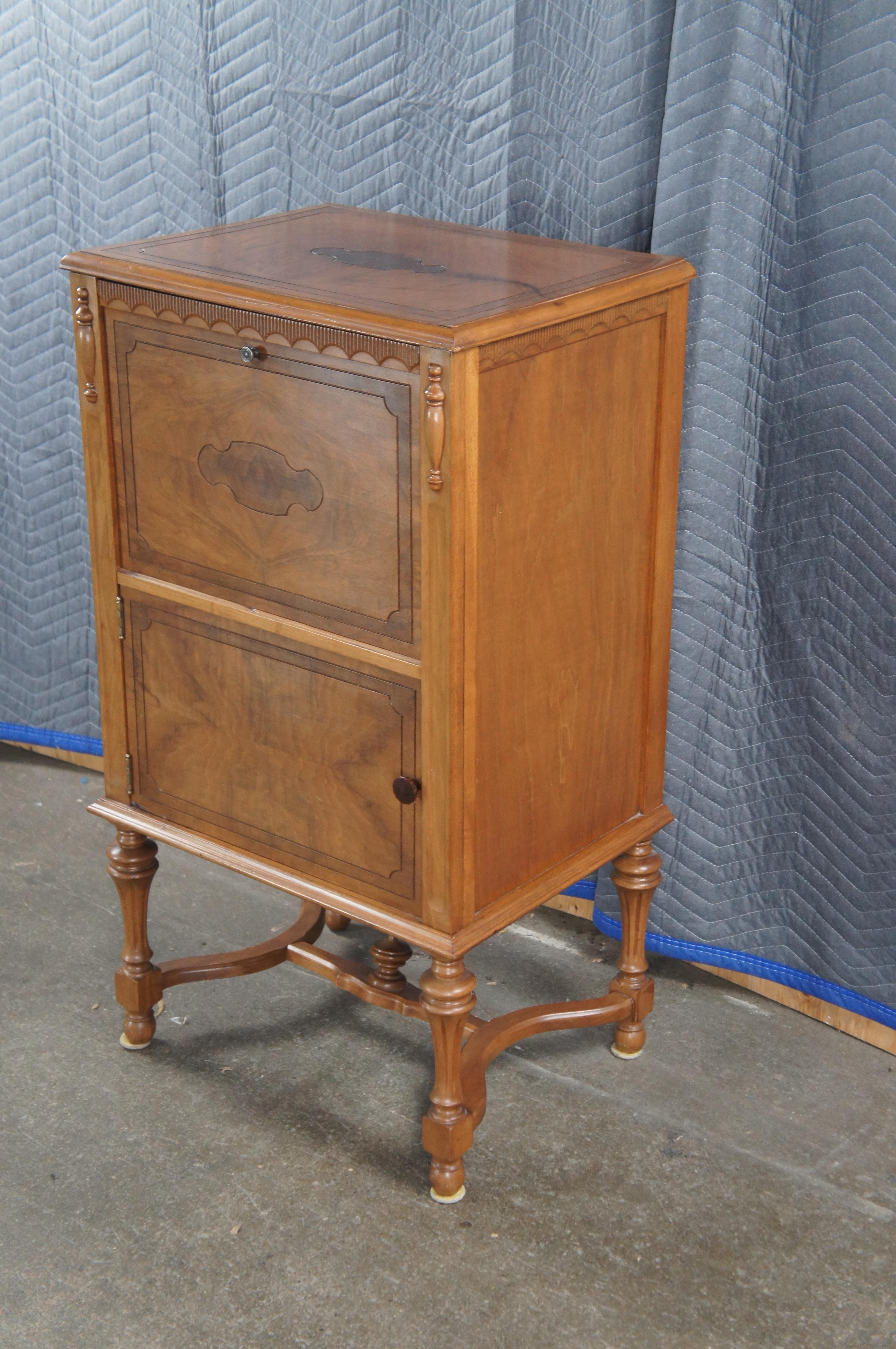 Américain Ancienne console de musique en ronce de noyer de la fin de l'époque victorienne, meuble pour phonographe, support de disque en vente