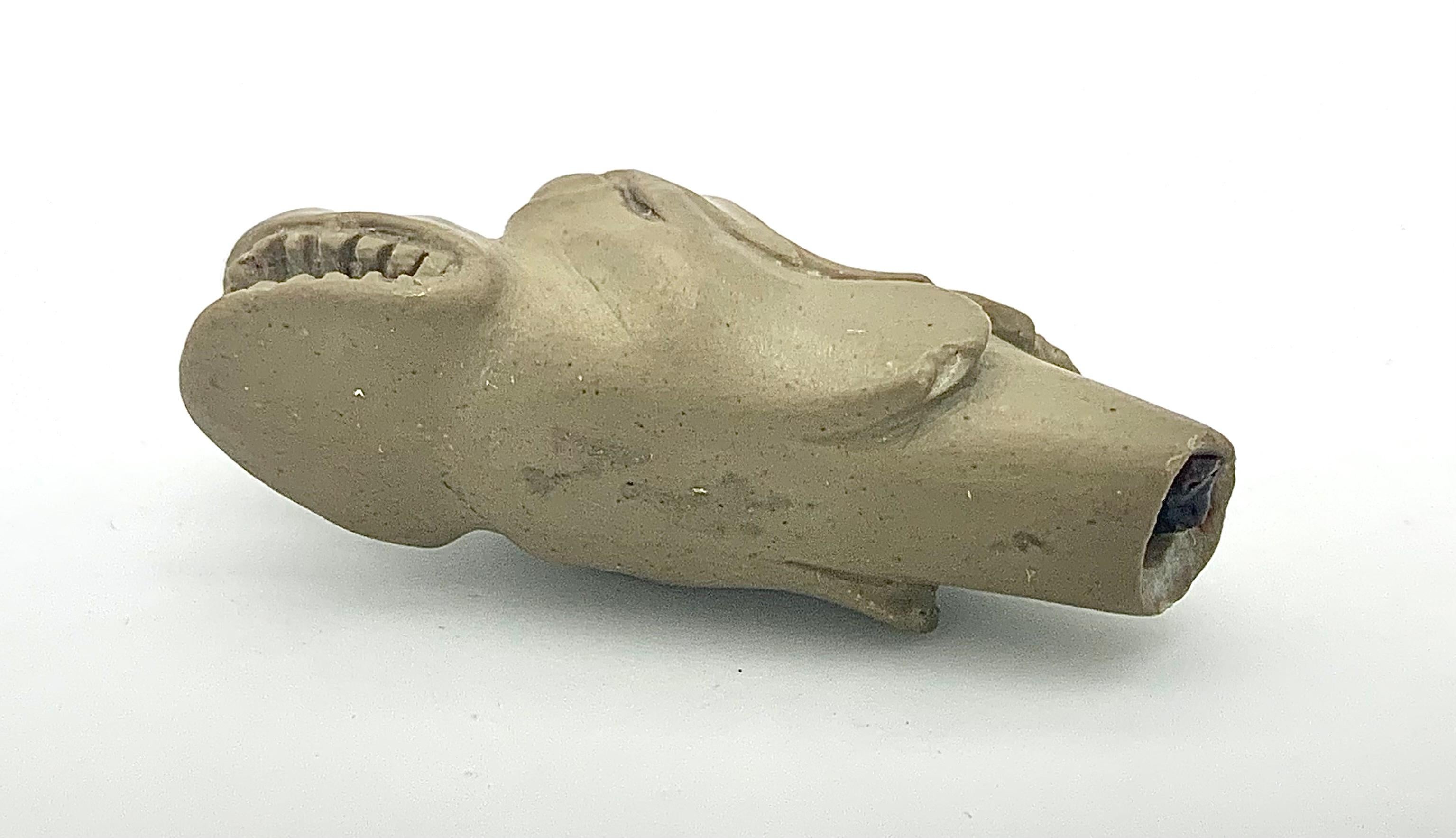 Souvenir du Grand Tour de Vesuvio sculpté en lave représentant une tête de dragon de chien, Italie Unisexe en vente