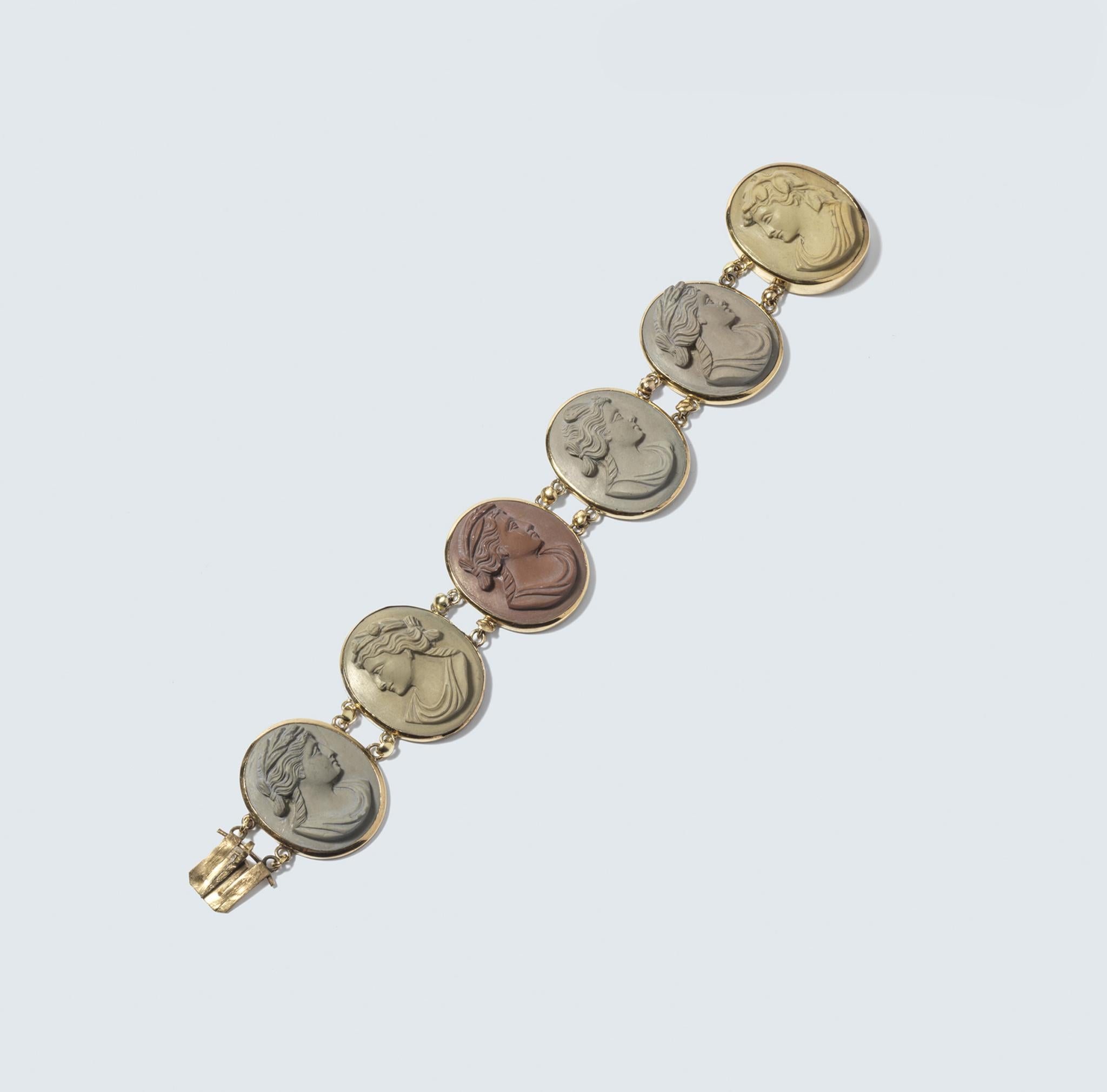 Antikes Lavastein-Armband, 19. im Angebot 5