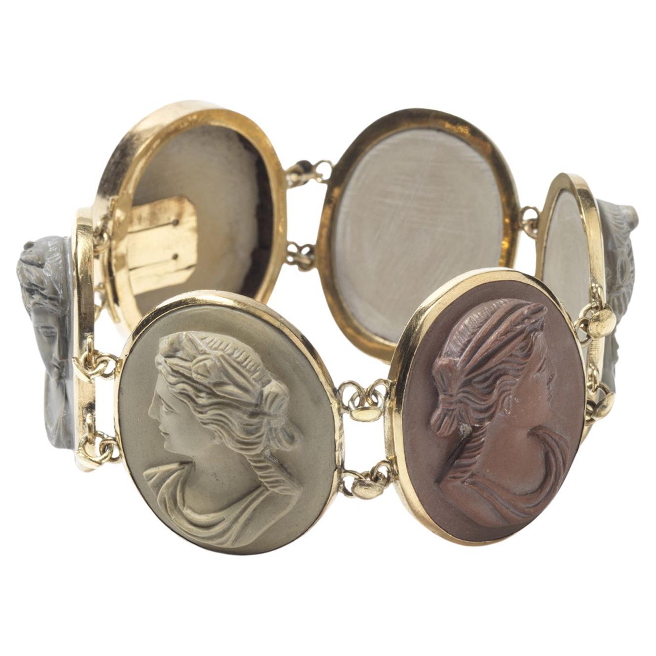 Antikes Lavastein-Armband, 19. im Angebot