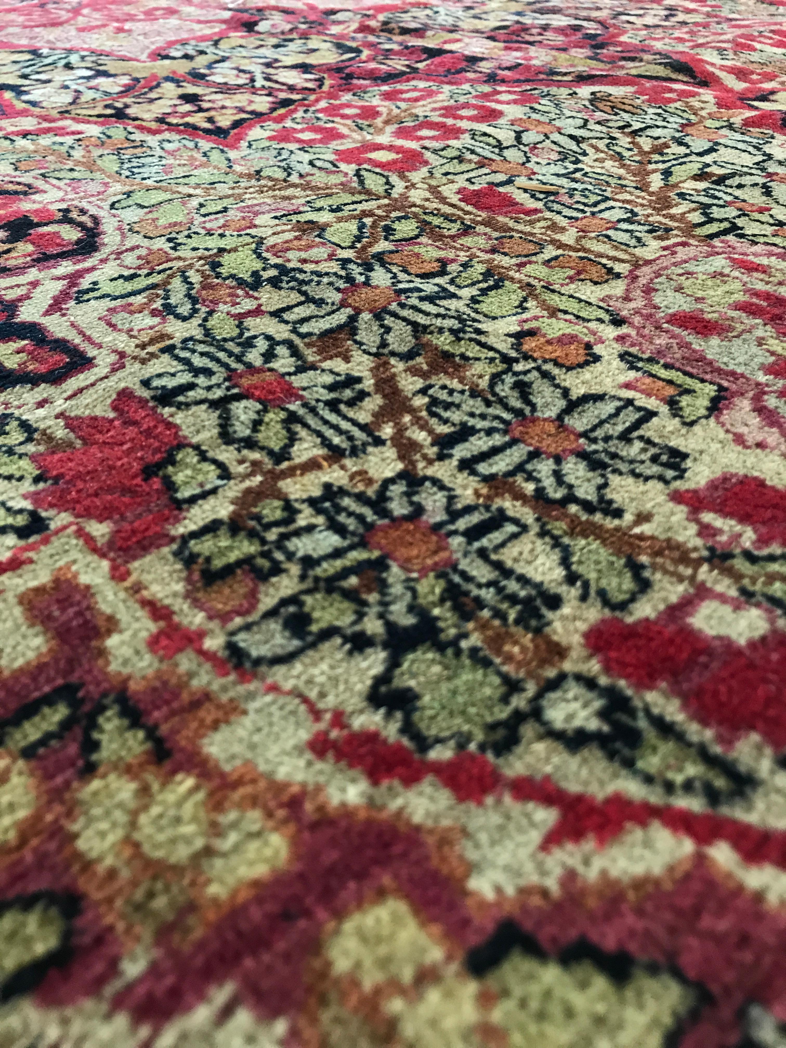 Laine Tapis persan ancien Lavar Kerman en vente
