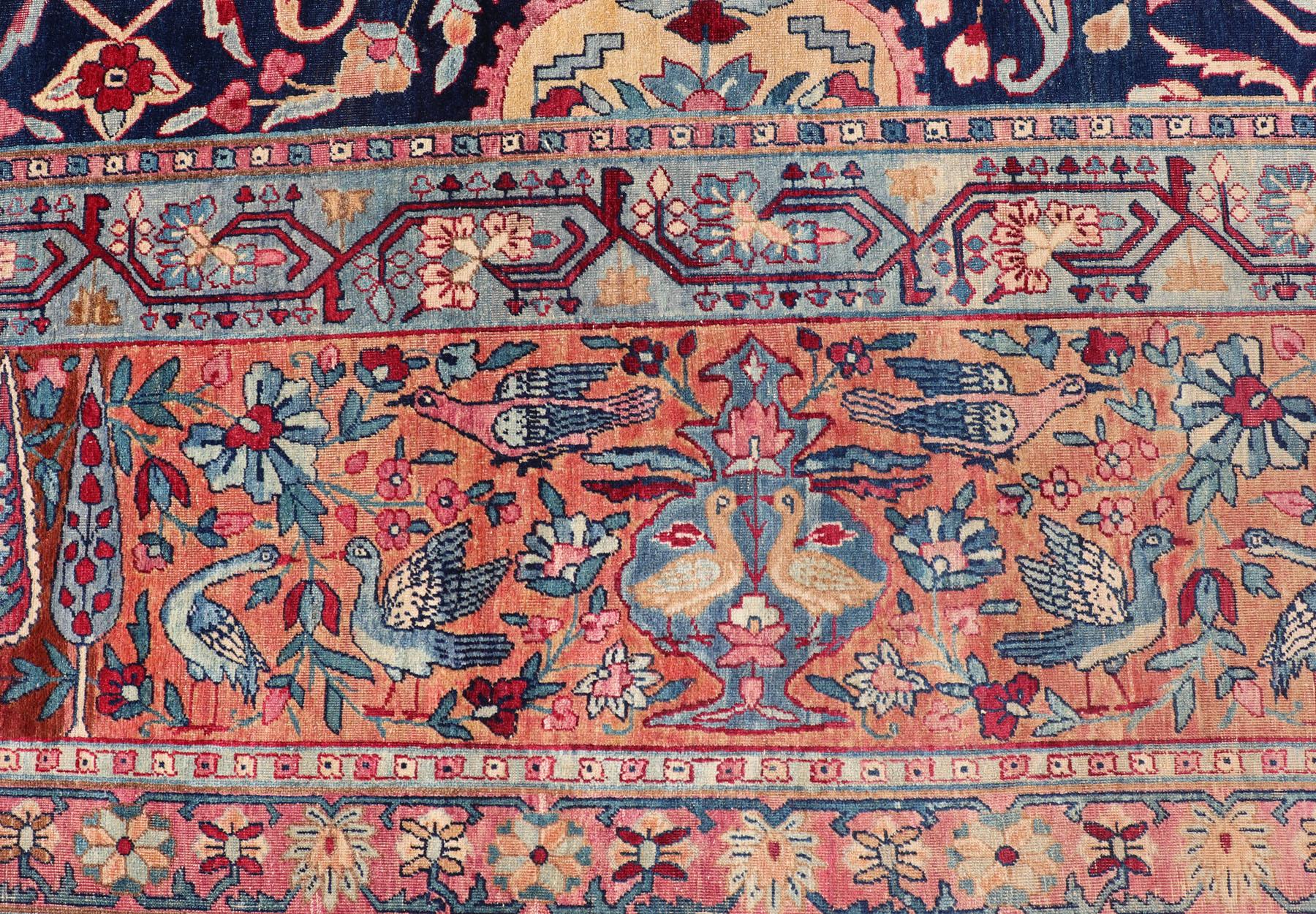 Tapis persan ancien Lavar Kerman avec un motif floral sur un champ bleu en vente 2