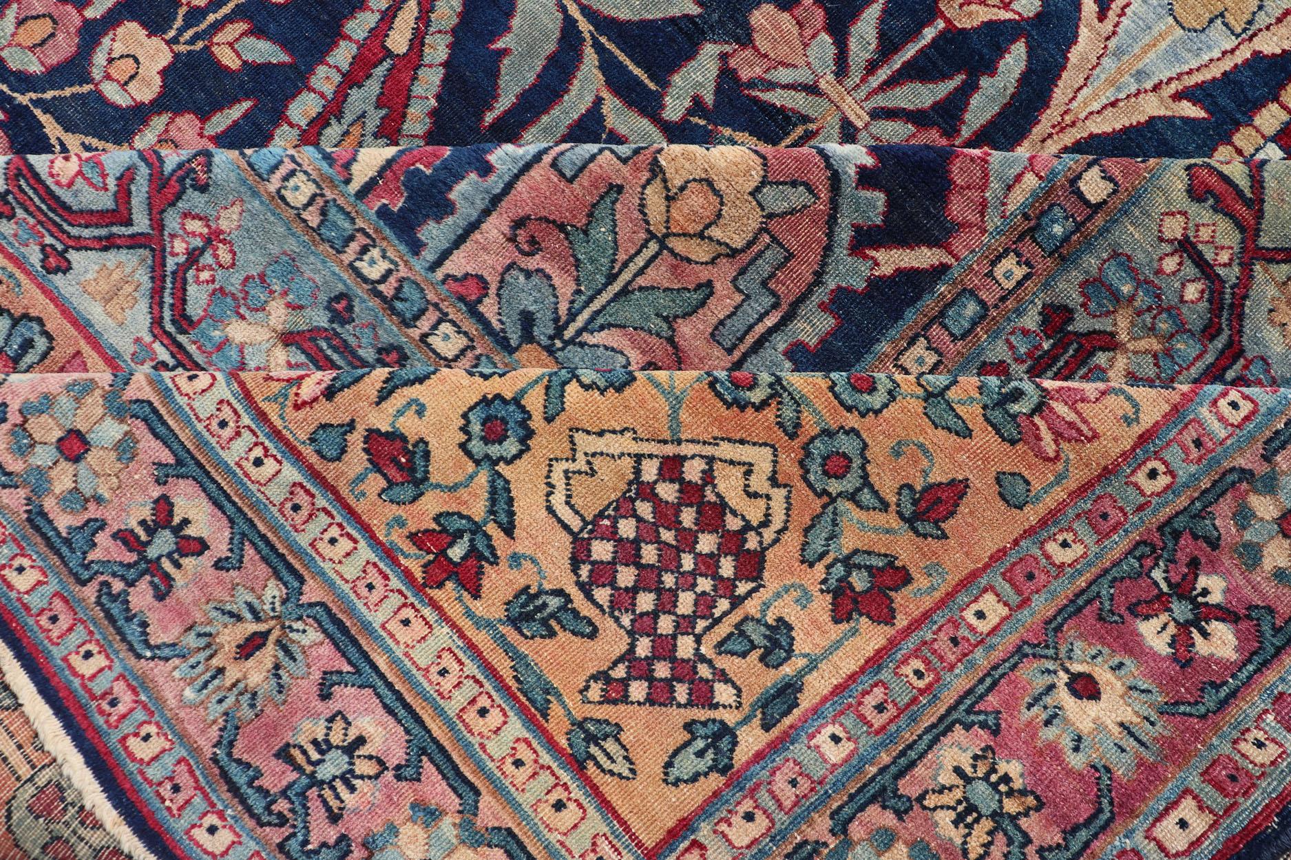 Tapis persan ancien Lavar Kerman avec un motif floral sur un champ bleu en vente 9