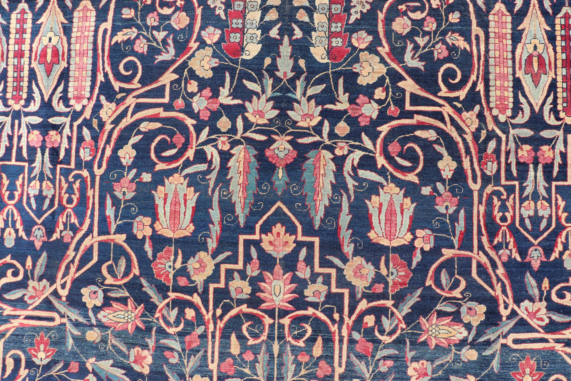 20ième siècle Tapis persan ancien Lavar Kerman avec un motif floral sur un champ bleu en vente