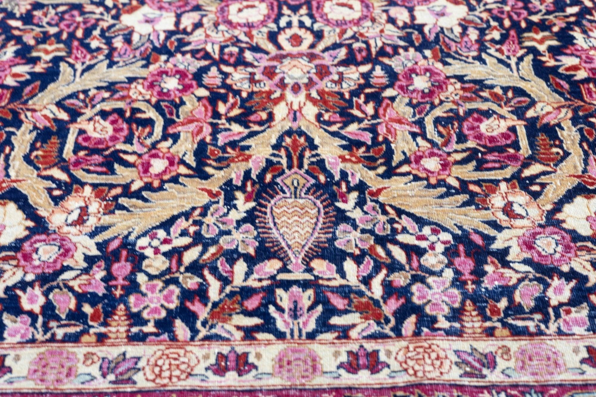 Antiker Lavar Kerman-Teppich 4'6'' x 6'7'' im Zustand „Gut“ im Angebot in New York, NY