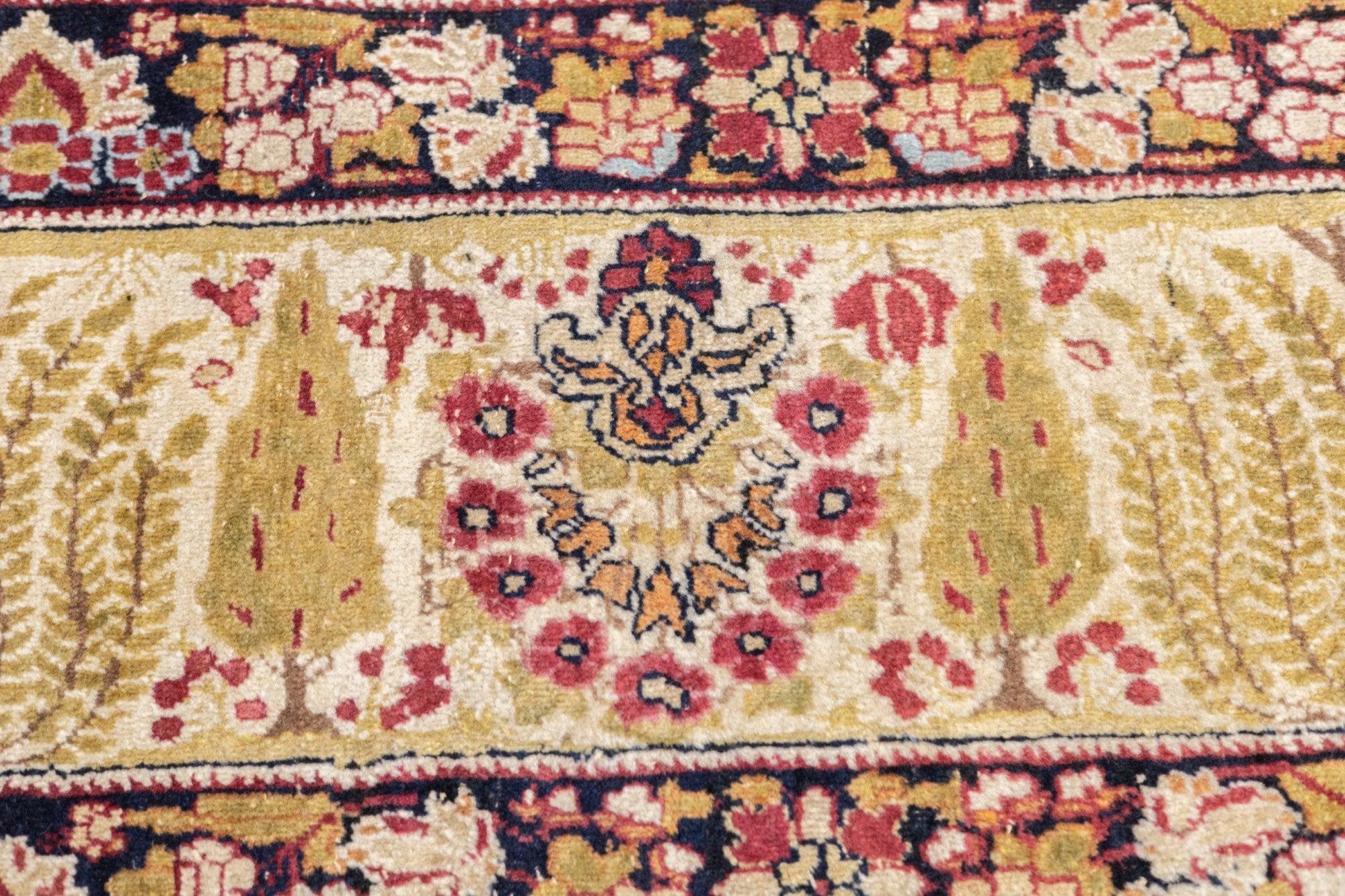 Antiker Lavar Kerman-Teppich 8'9'' x 11'9'' im Zustand „Gut“ im Angebot in New York, NY