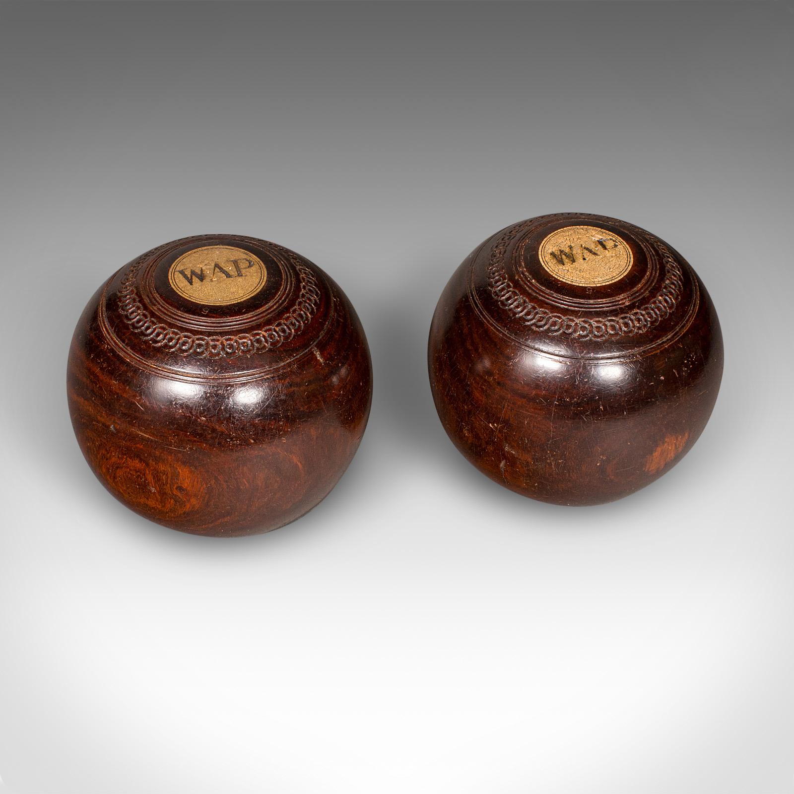 Jeu de boules de gazon ancien, anglais, Woods, valets en céramique, jeu de jardin, édouardien Bon état - En vente à Hele, Devon, GB