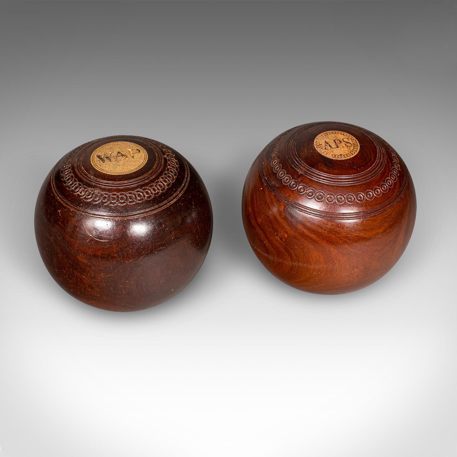20ième siècle Jeu de boules de gazon ancien, anglais, Woods, valets en céramique, jeu de jardin, édouardien en vente