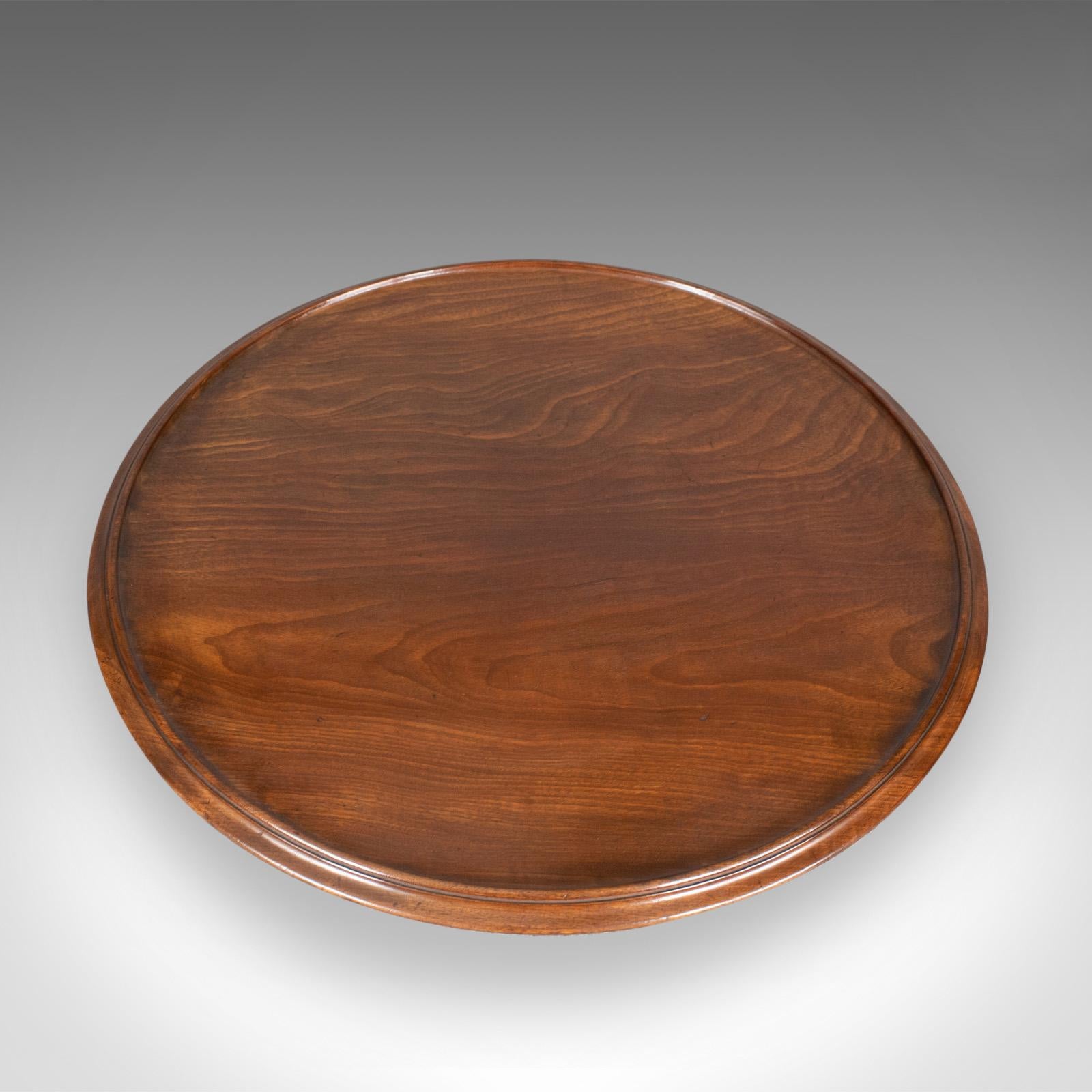 This is an antique Lazy Susan, an English, Georgian, mahogany turntable dating to the late 18th century, circa 1800.

Superior quality in select mahogany
Rich, warm hues with a wax polished finish
Grain interest throughout with a desirable aged
