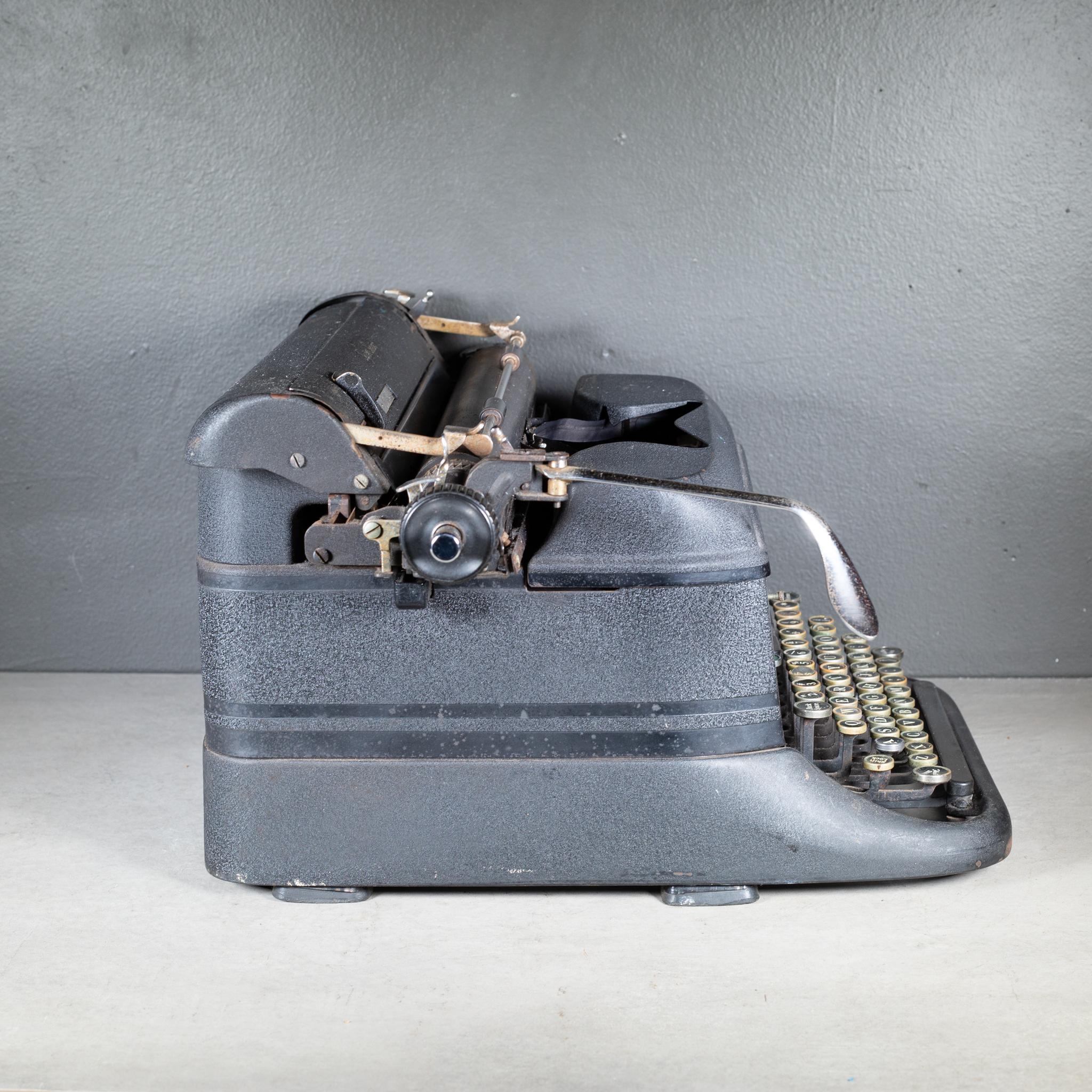 XX secolo Antica macchina da scrivere LC Smith & Corona Super Speed c.1942 in vendita