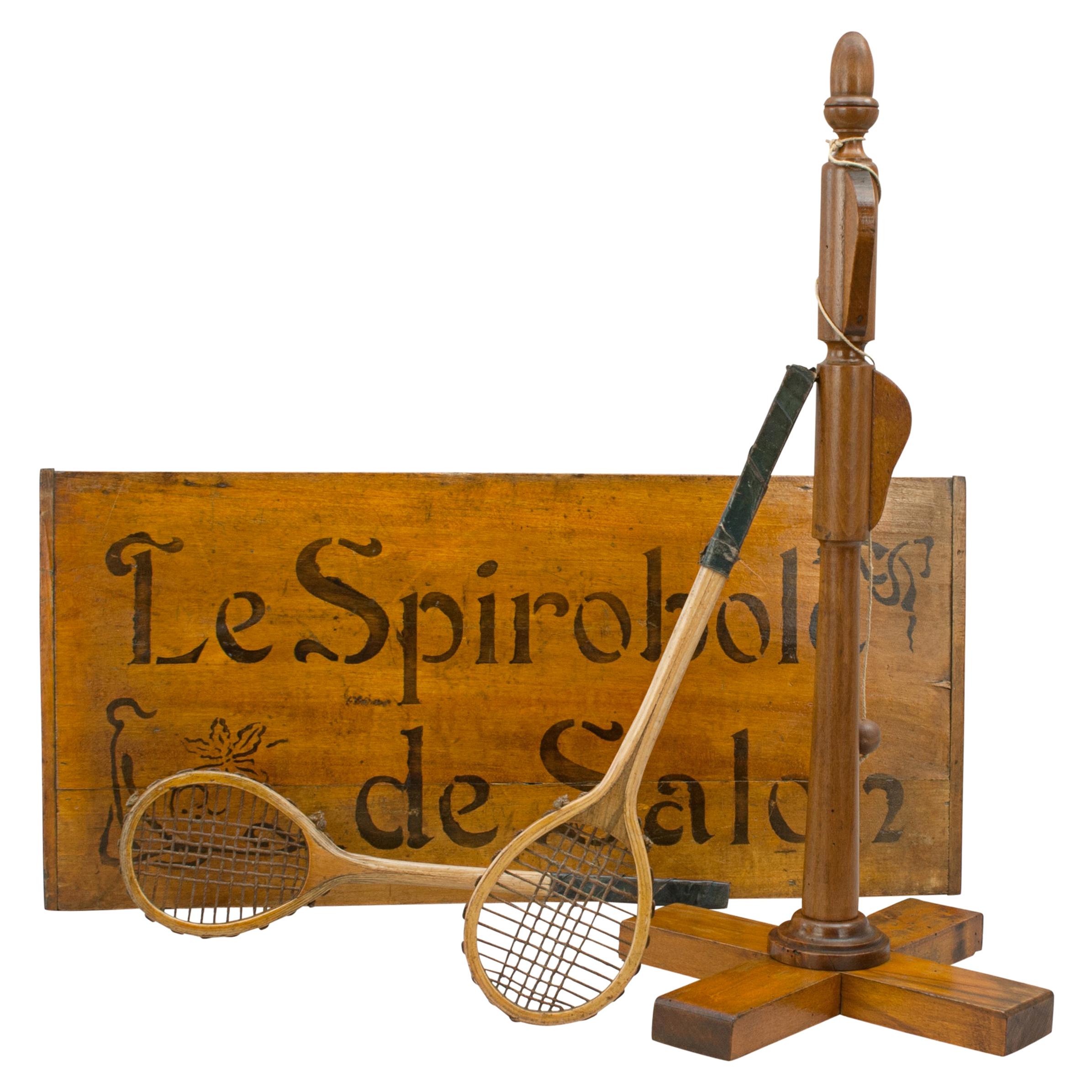 Antikes französisches Tennisspiel Le Spiroble De Salon mit zwei Schlägern, antik